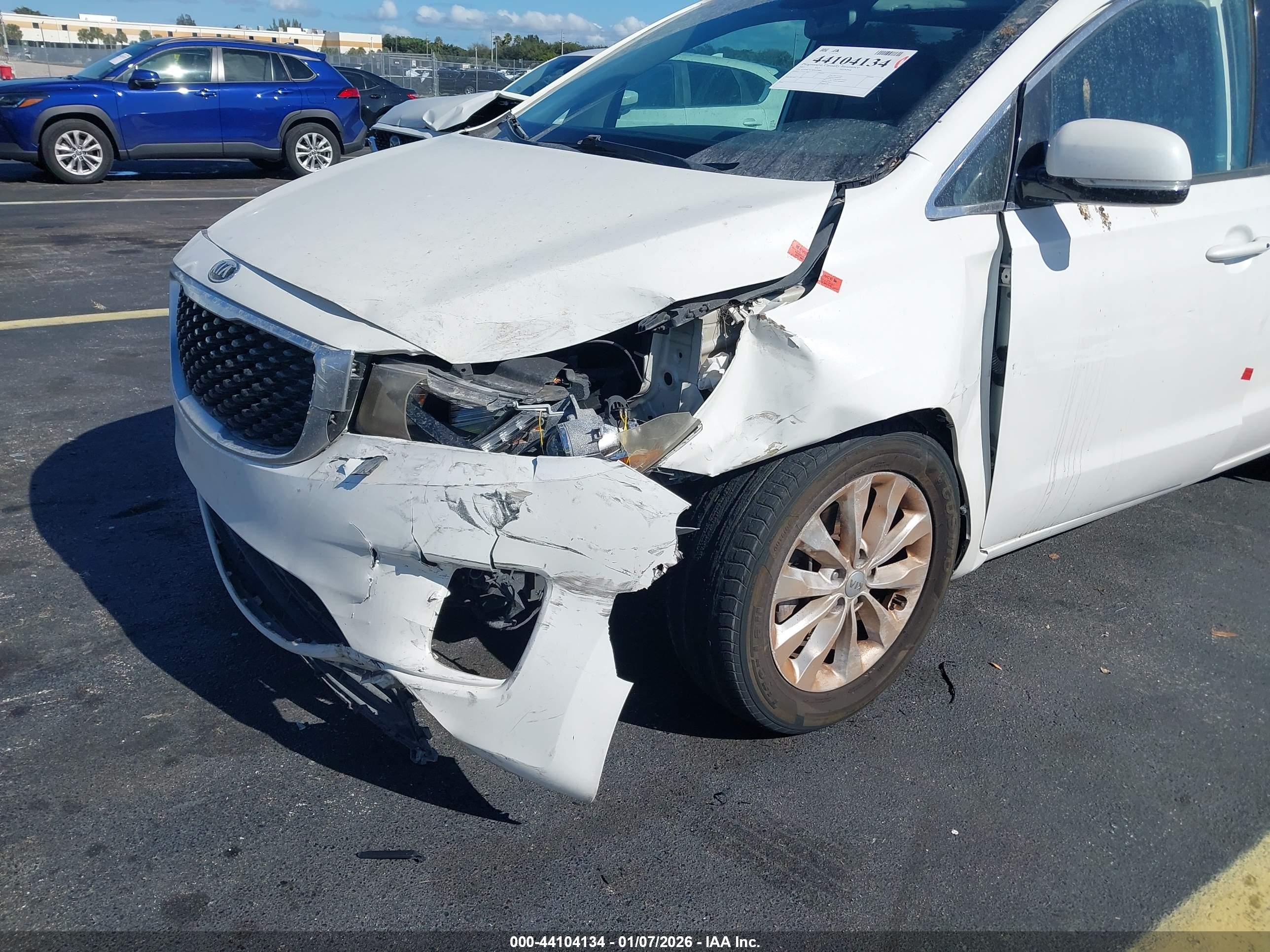 KIA SEDONA image 6
