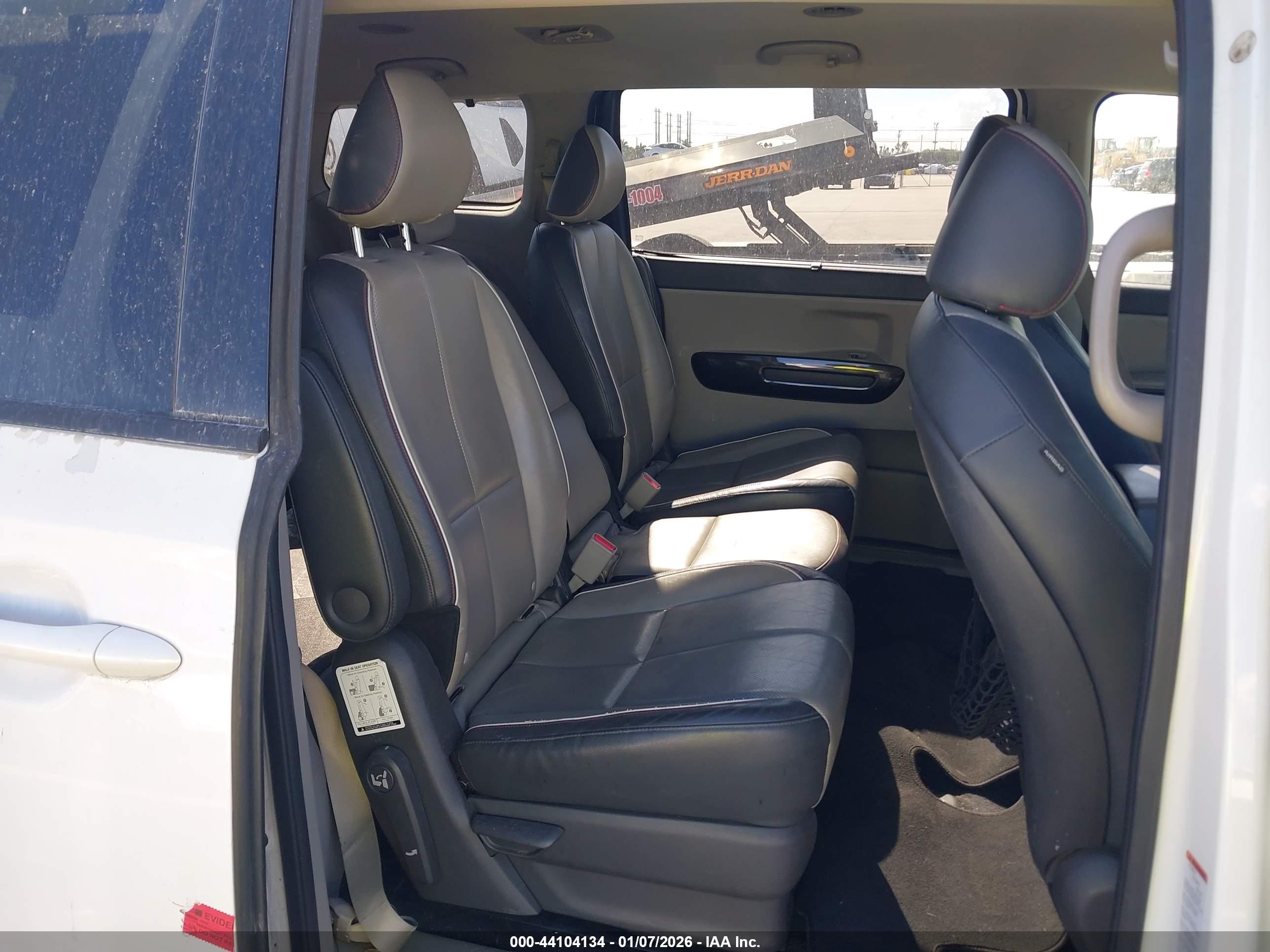 KIA SEDONA image 8