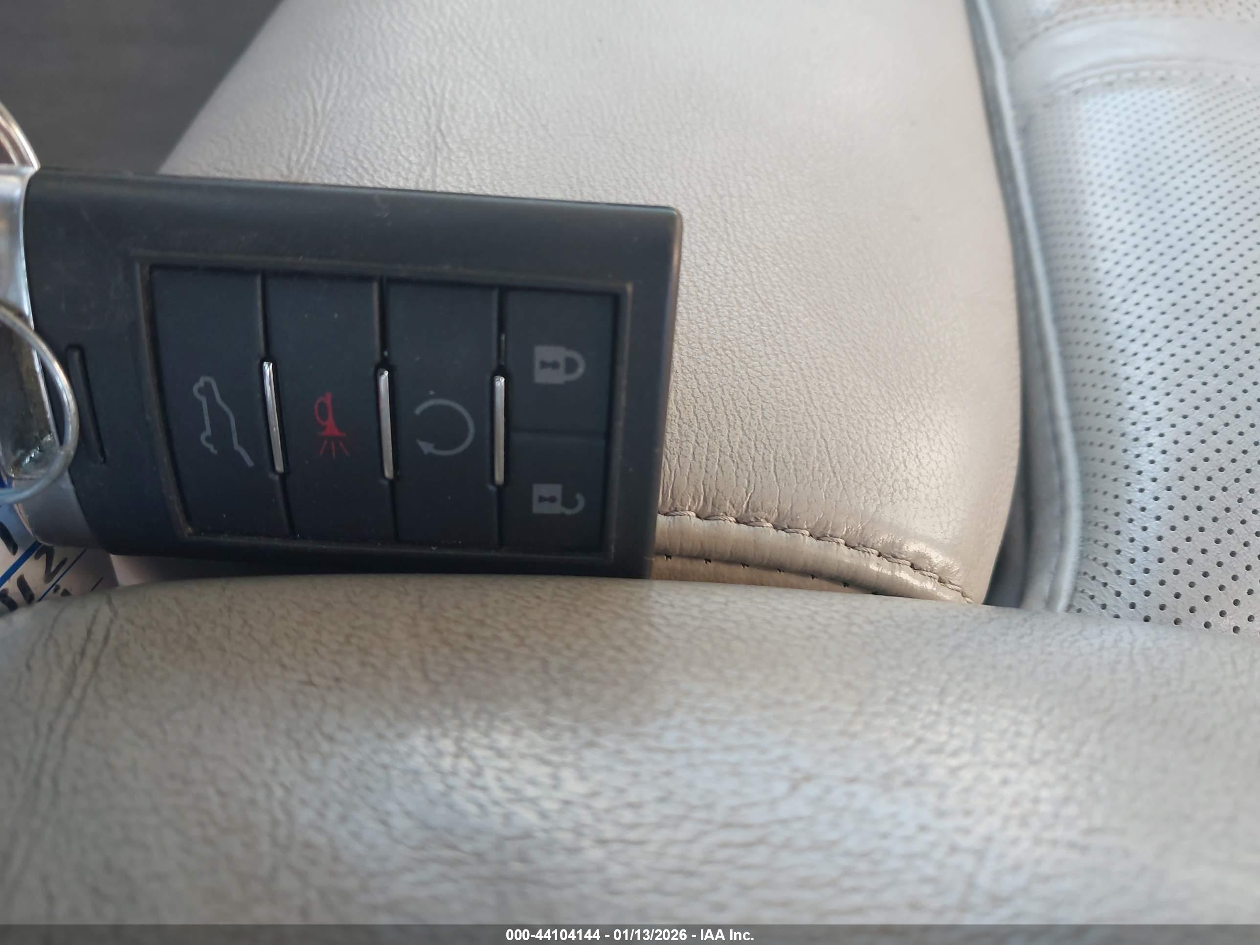 CADILLAC SRX image 11
