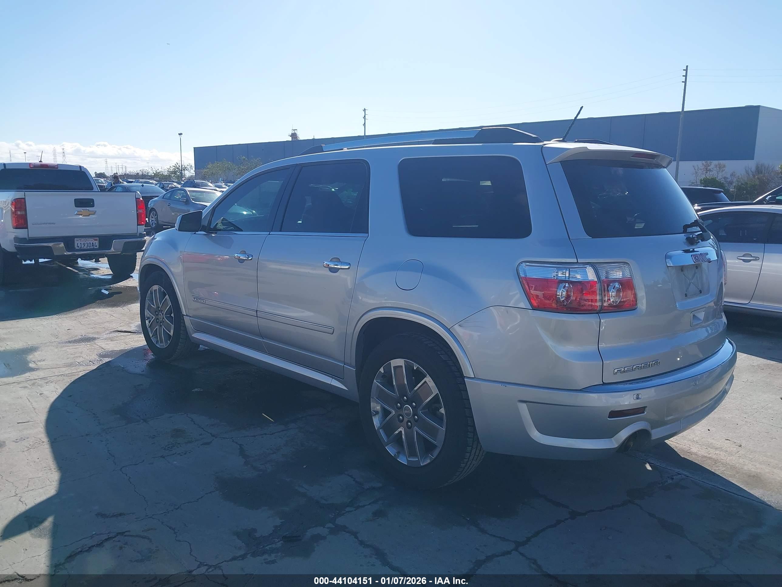 GMC ACADIA image 3