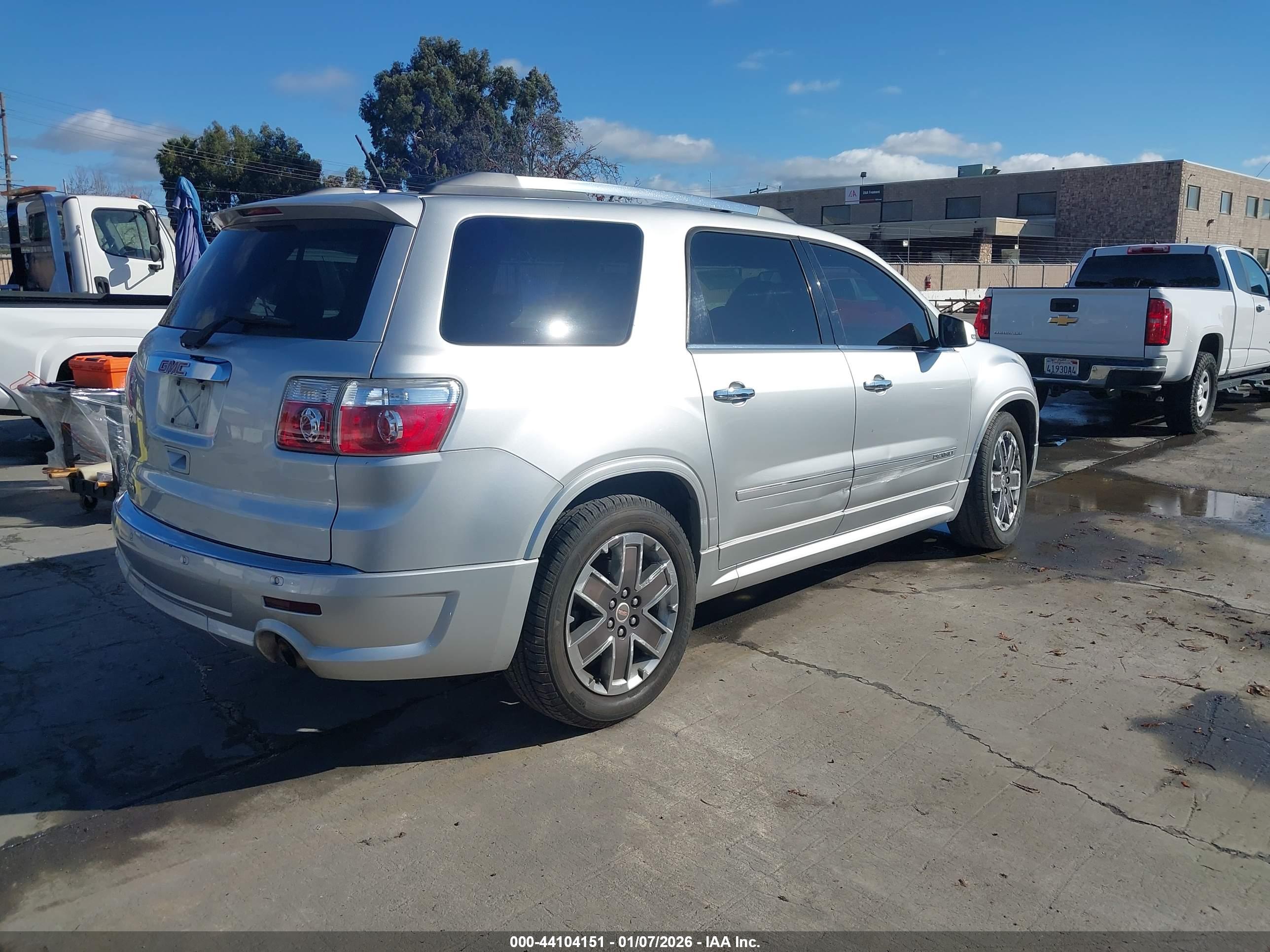 GMC ACADIA image 4