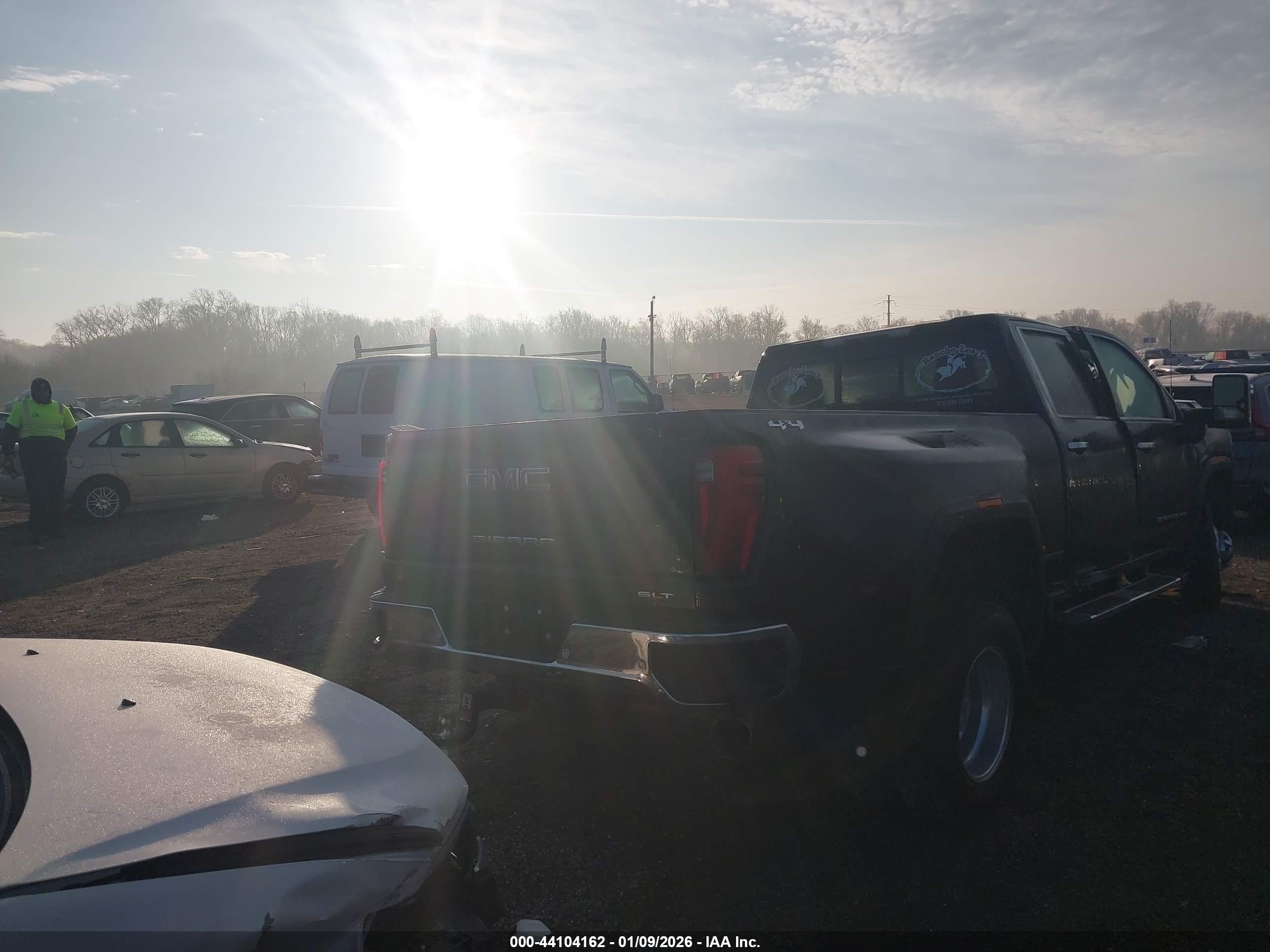 GMC SIERRA image 4