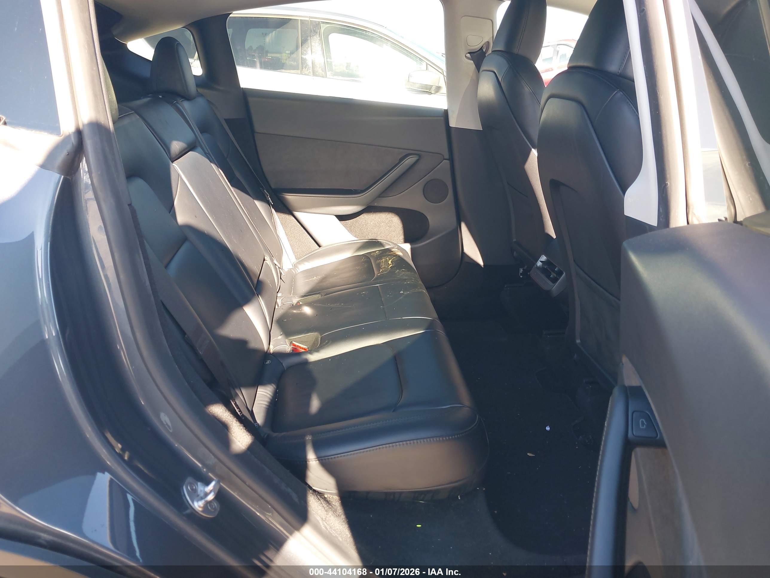 TESLA MODEL image 8