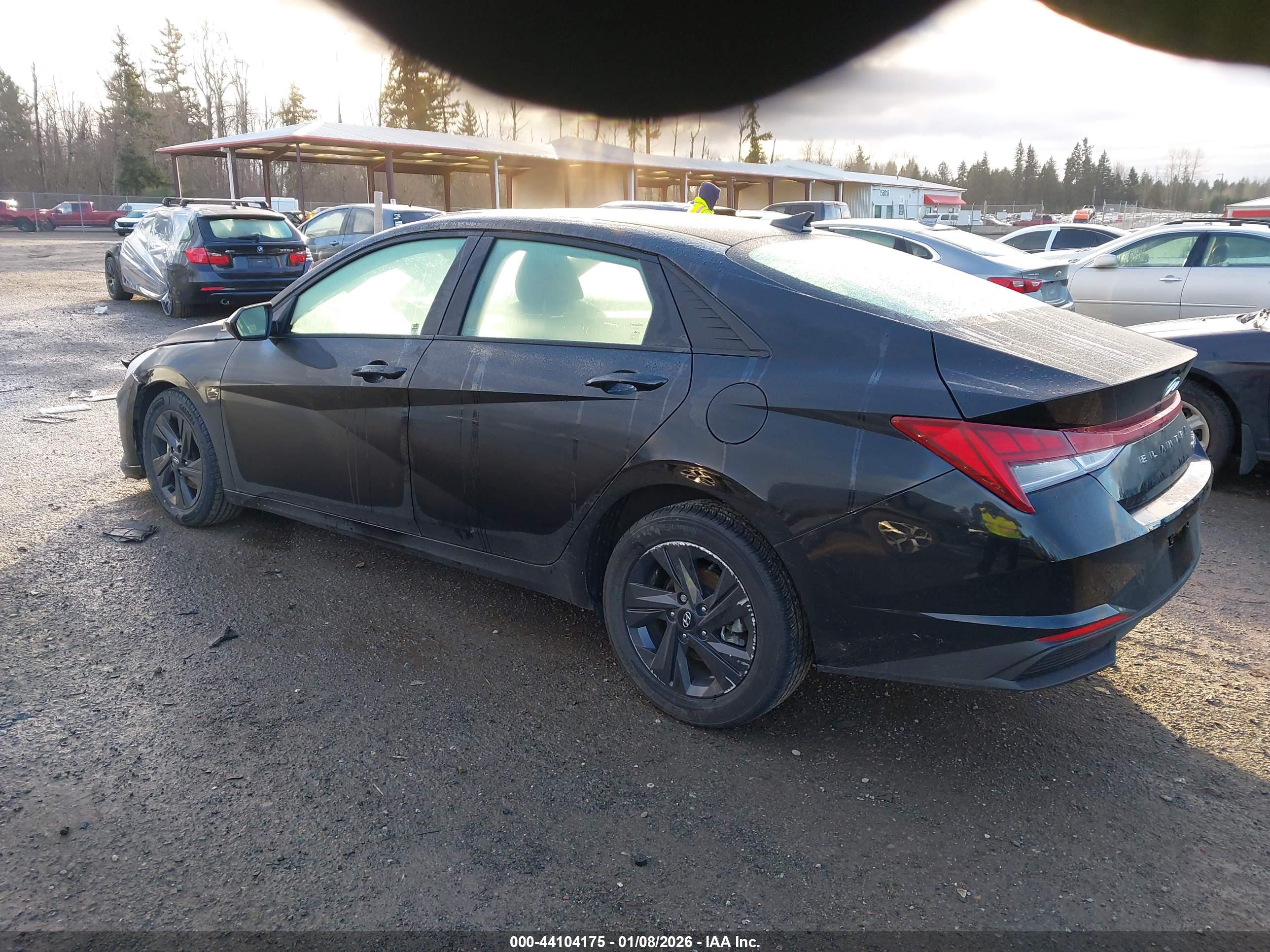 HYUNDAI ELANTRA image 3