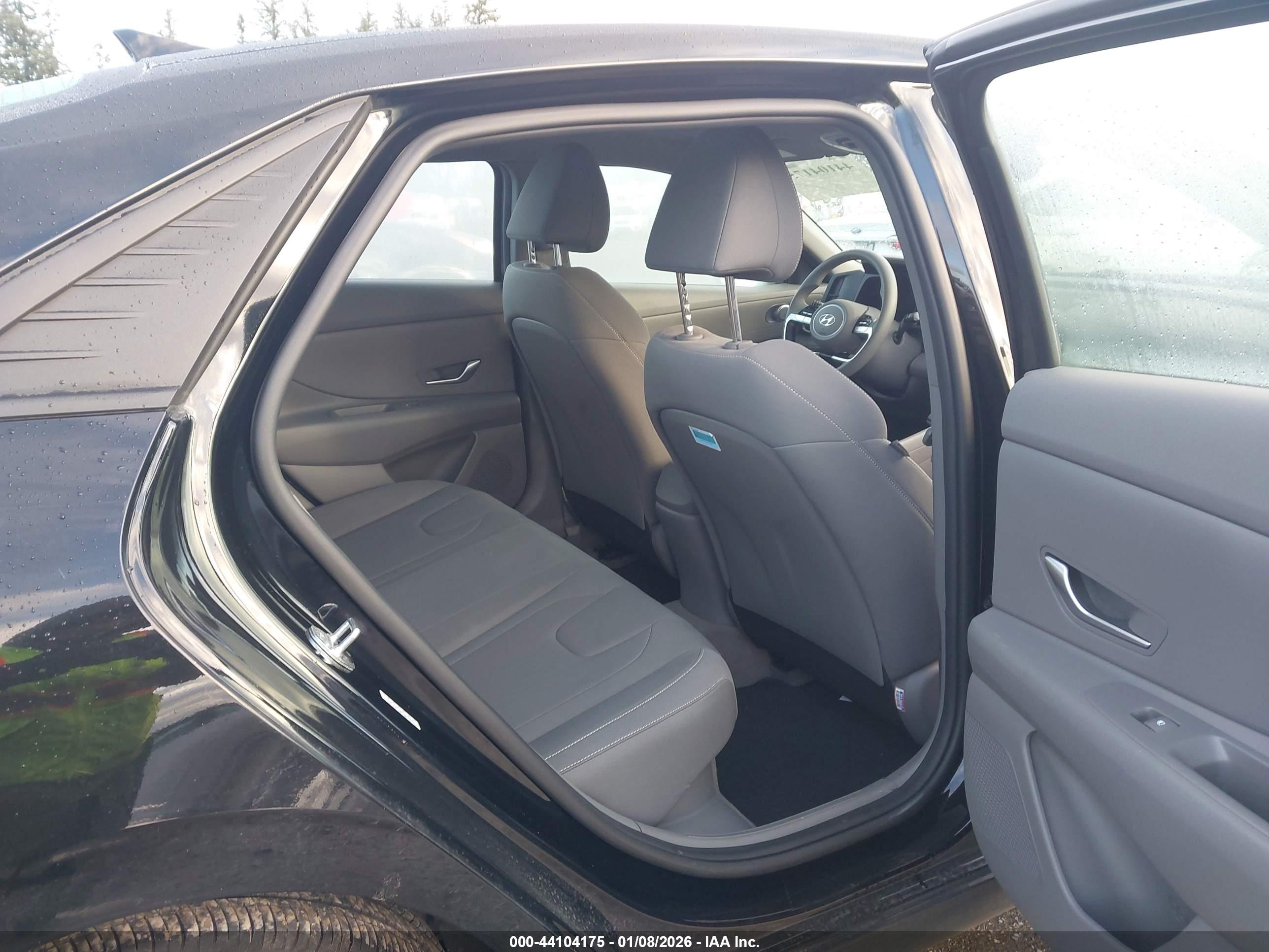 HYUNDAI ELANTRA image 8
