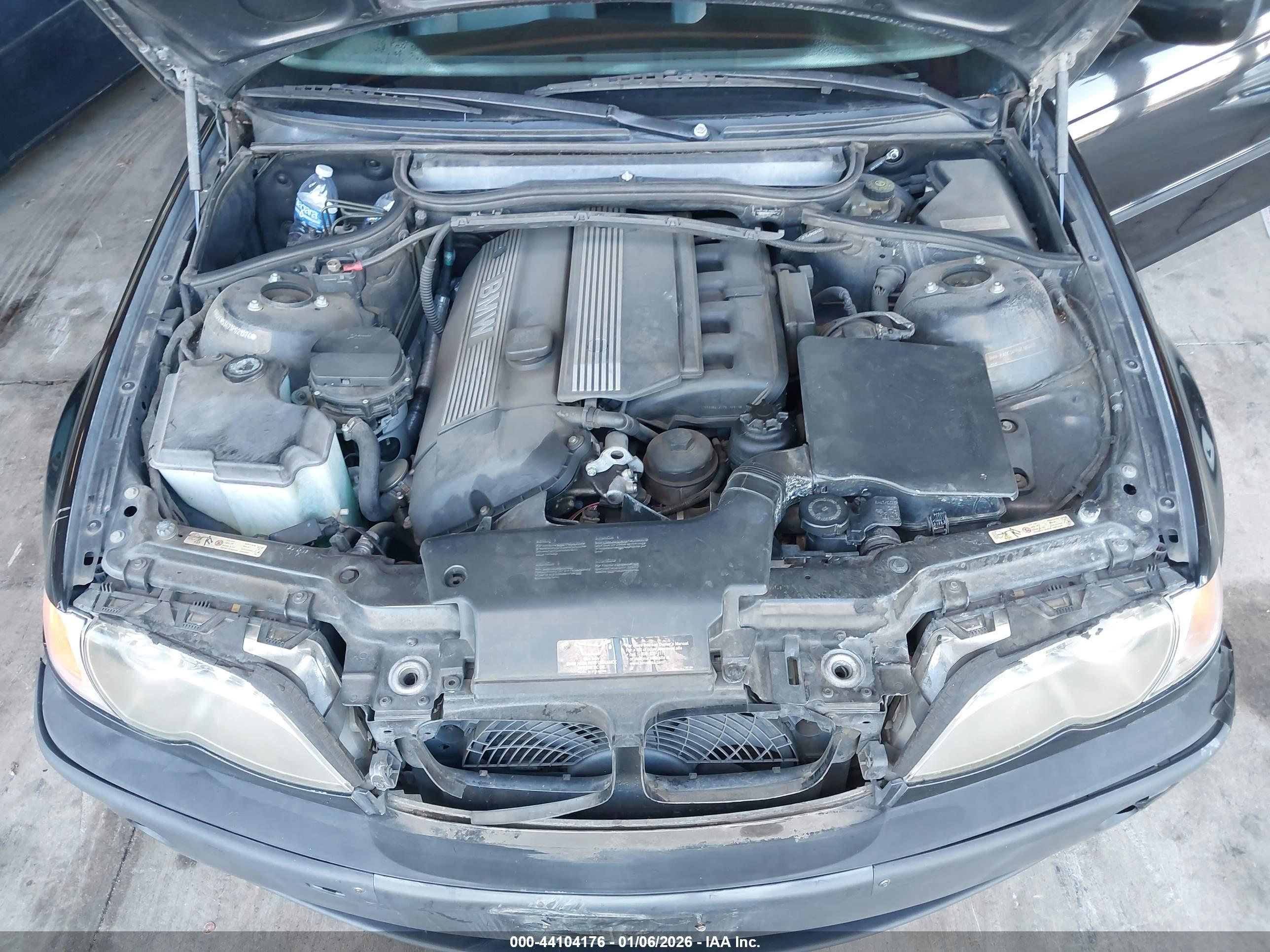 BMW 330XI image 10