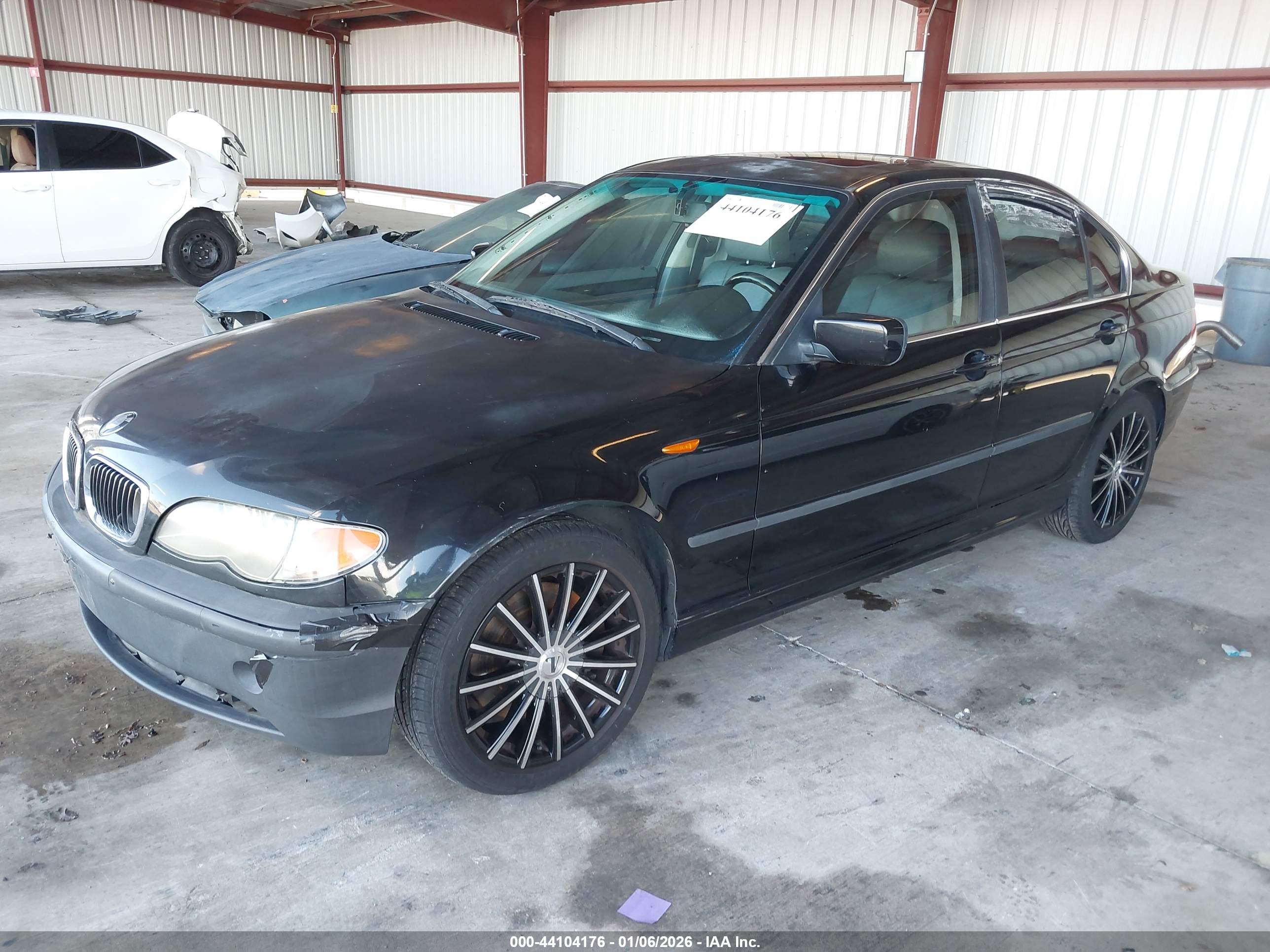 BMW 330XI image 2