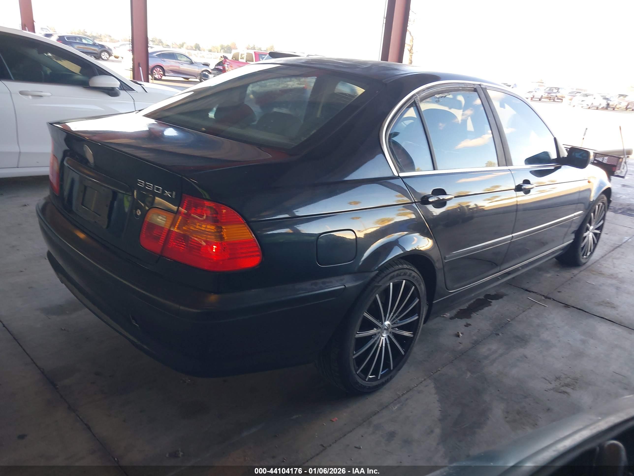 BMW 330XI image 4