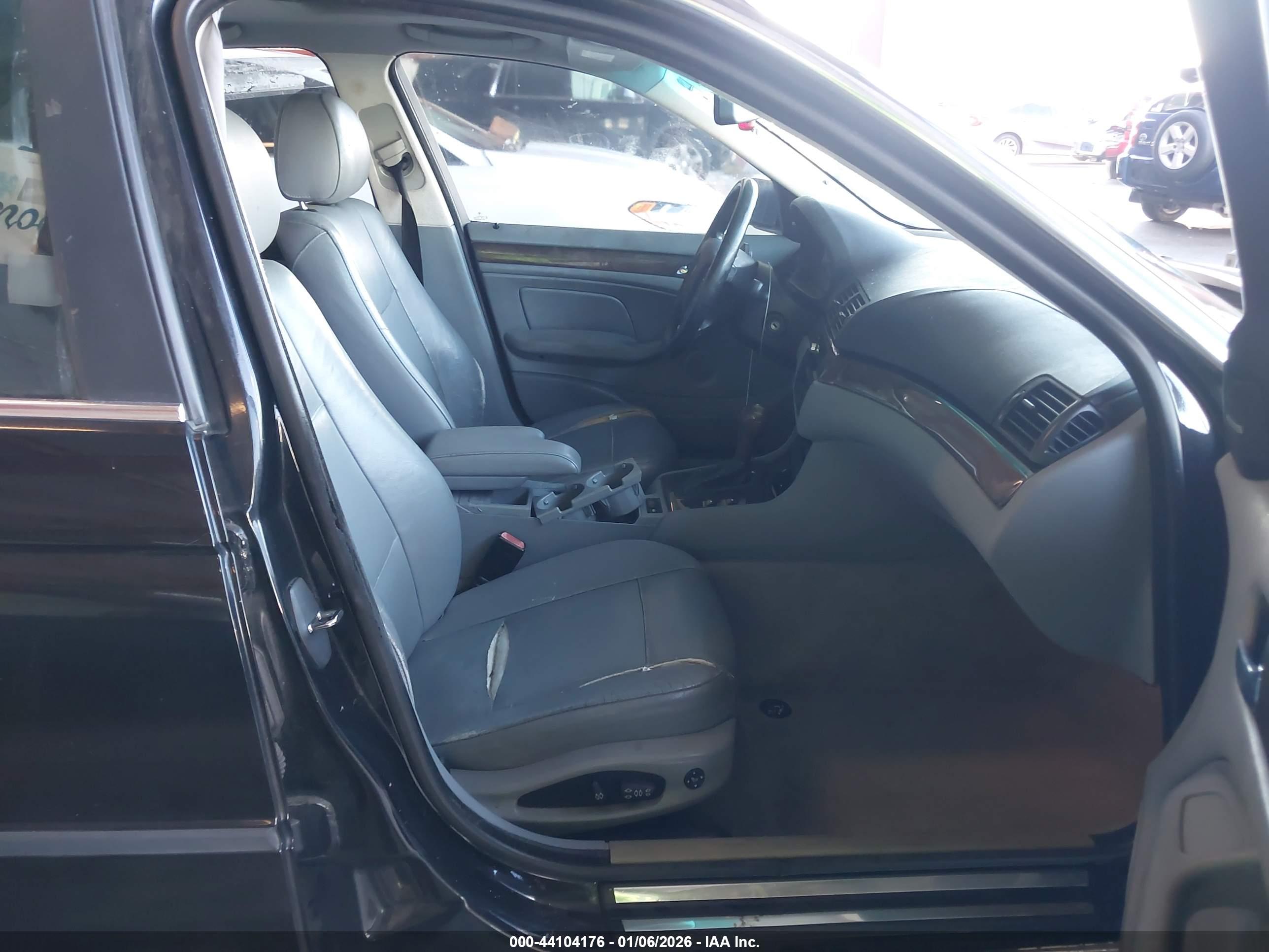 BMW 330XI image 5