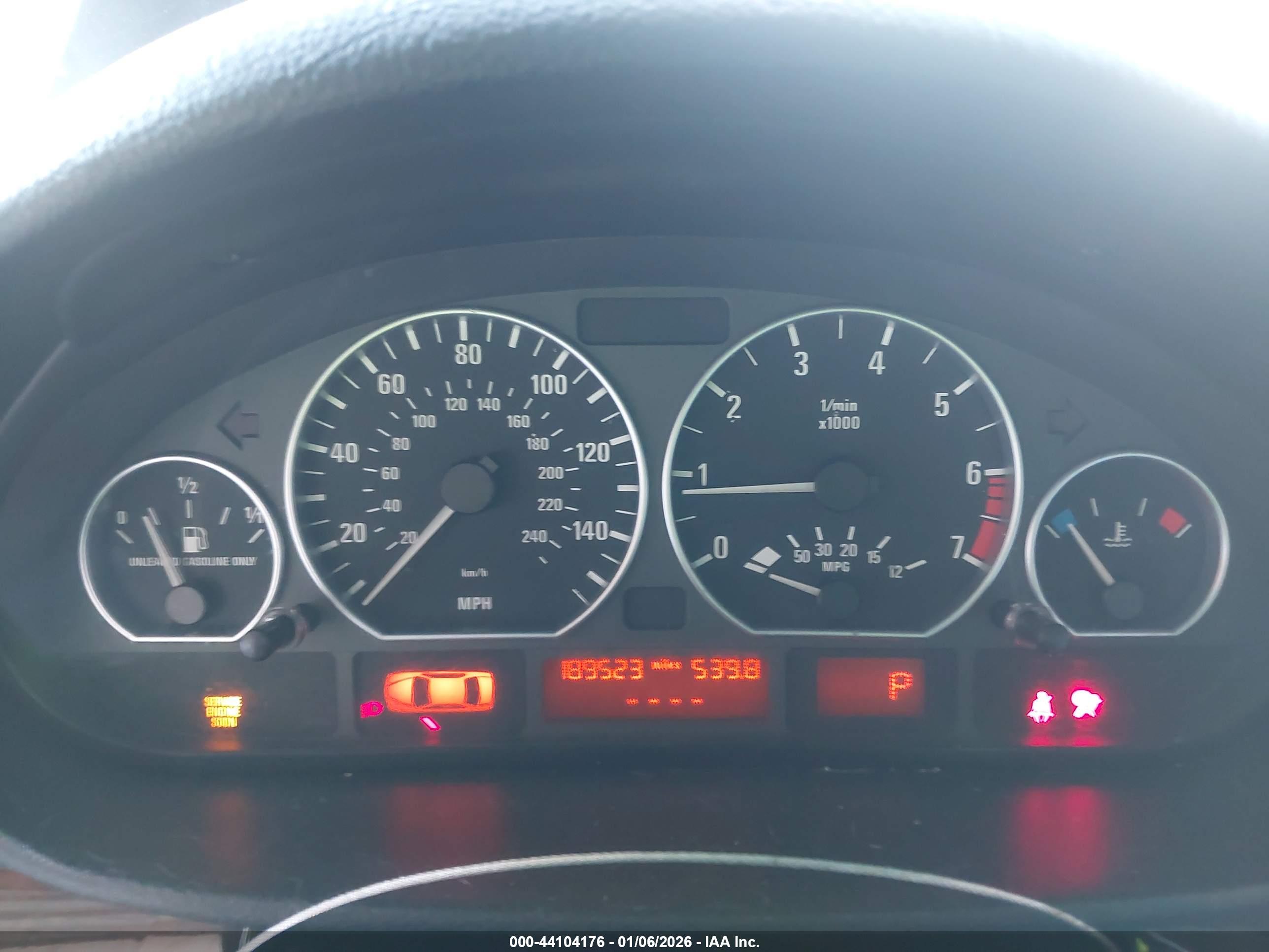 BMW 330XI image 7