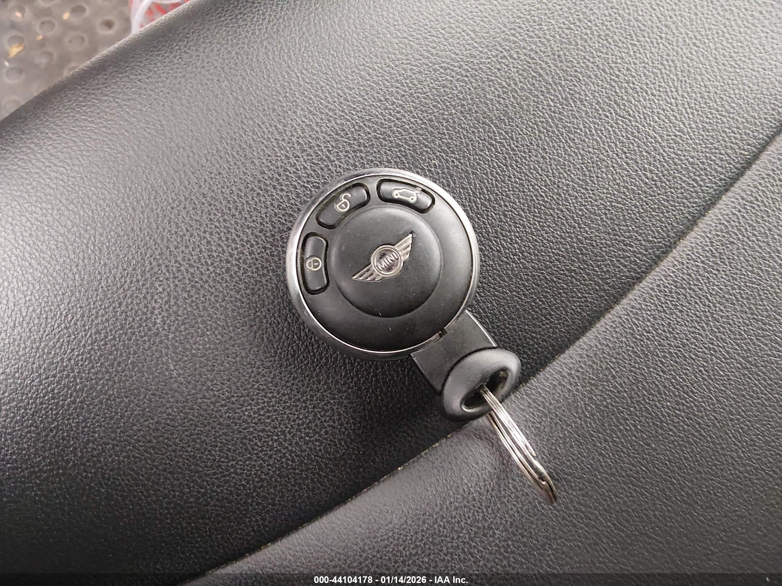 MINI CONVERTIBLE image 11