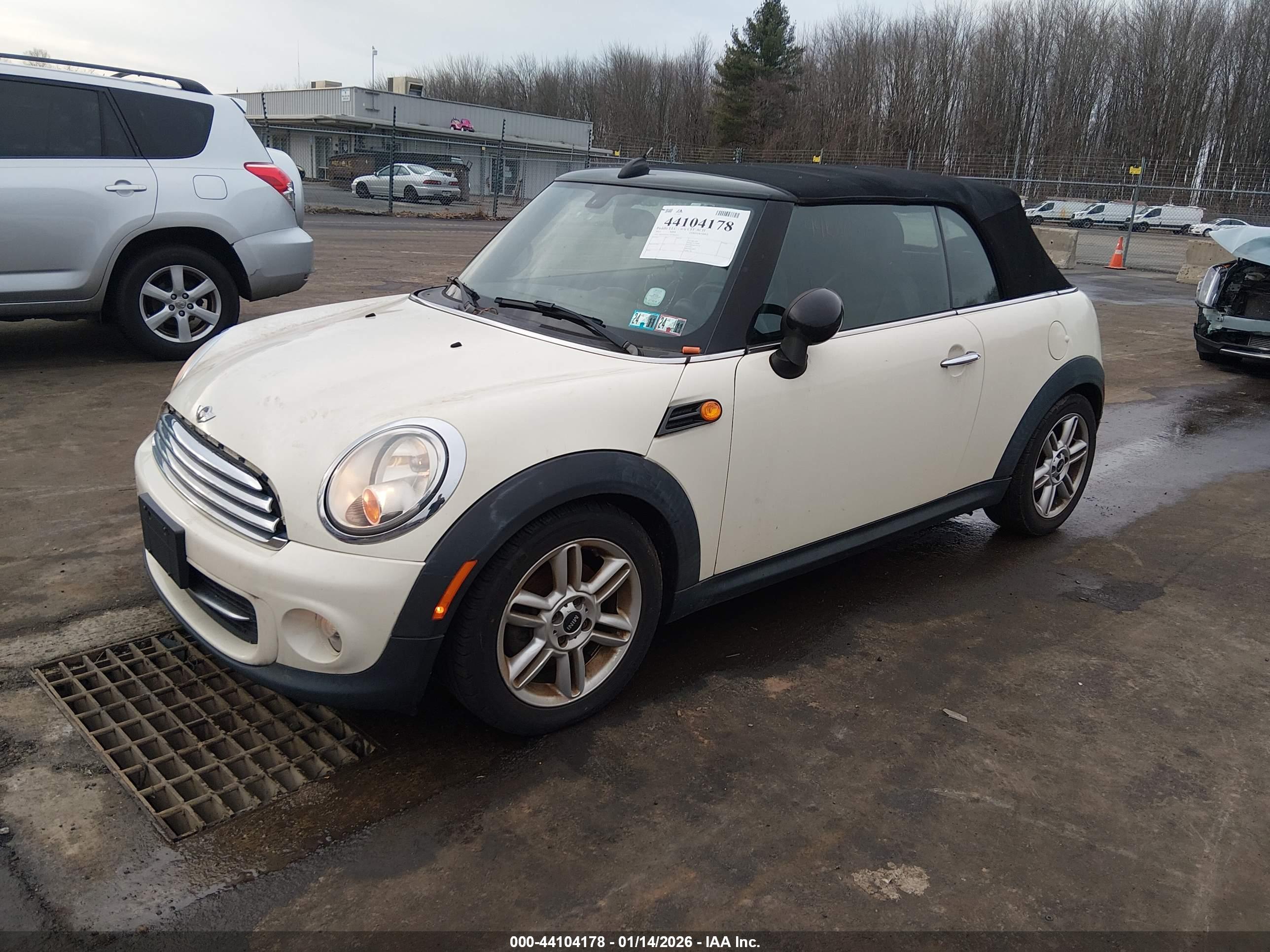 MINI CONVERTIBLE image 2