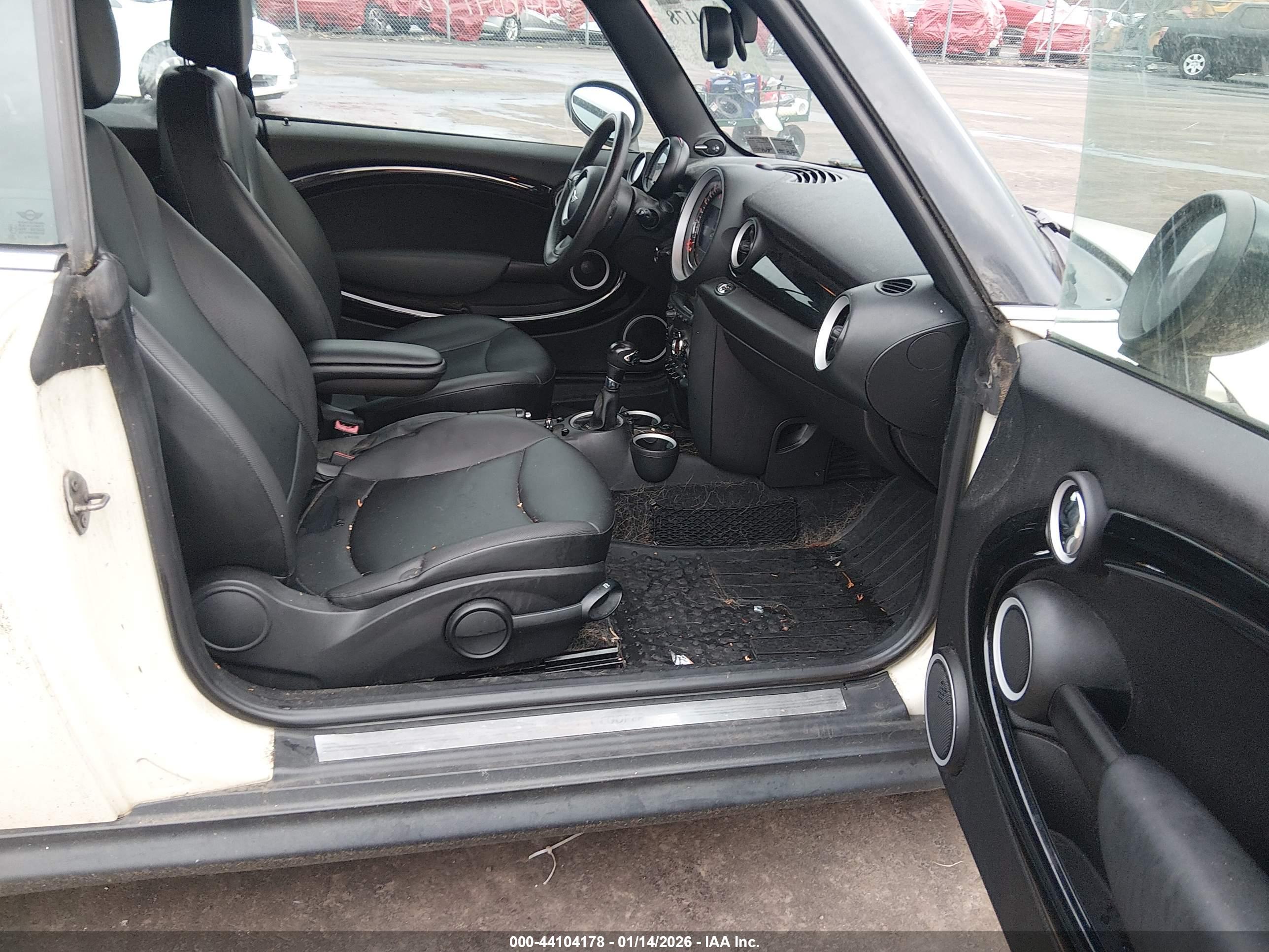 MINI CONVERTIBLE image 5