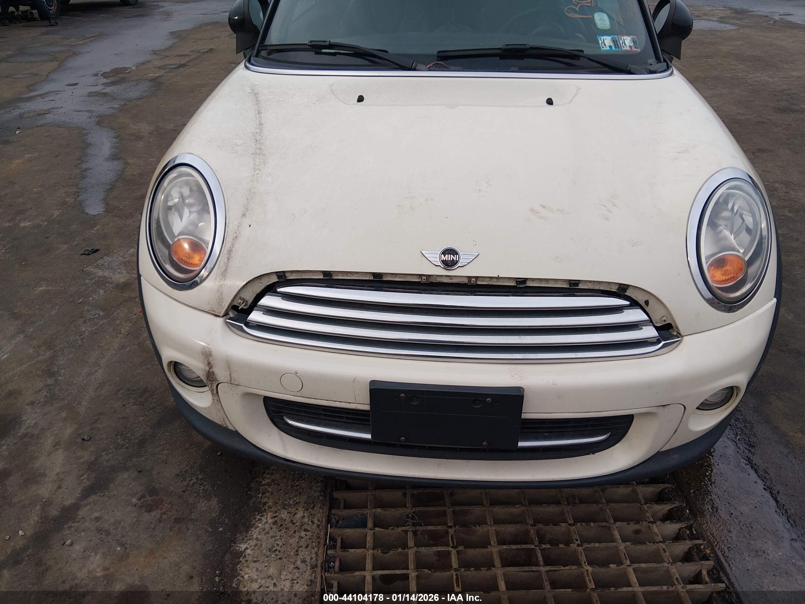 MINI CONVERTIBLE image 6