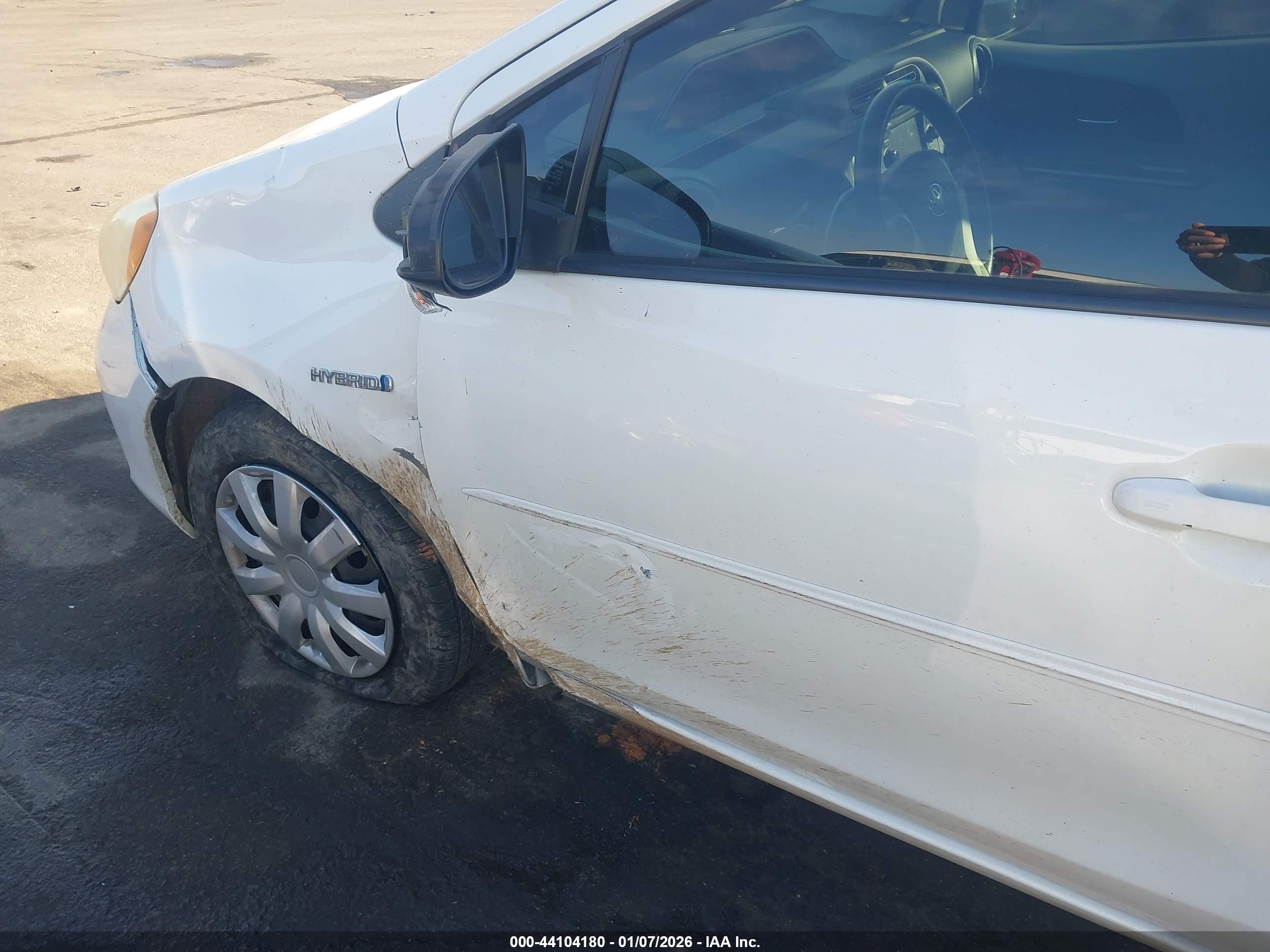 TOYOTA PRIUS image 6