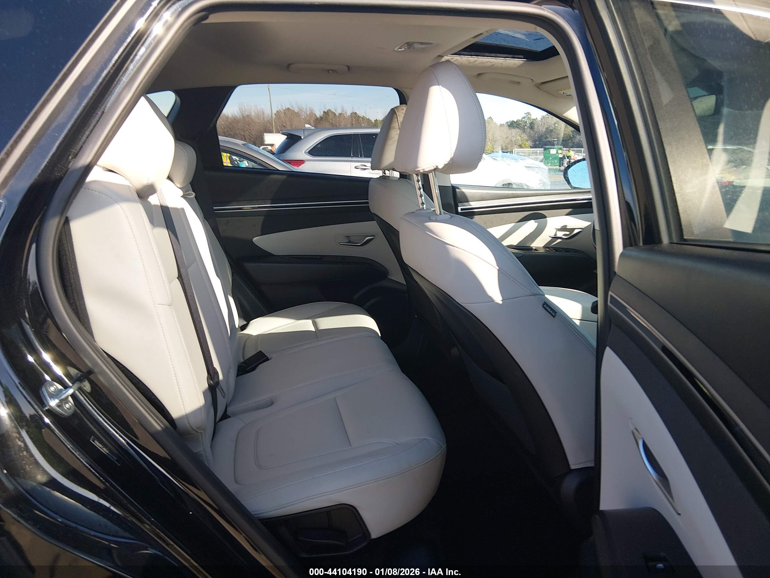HYUNDAI TUCSON image 8