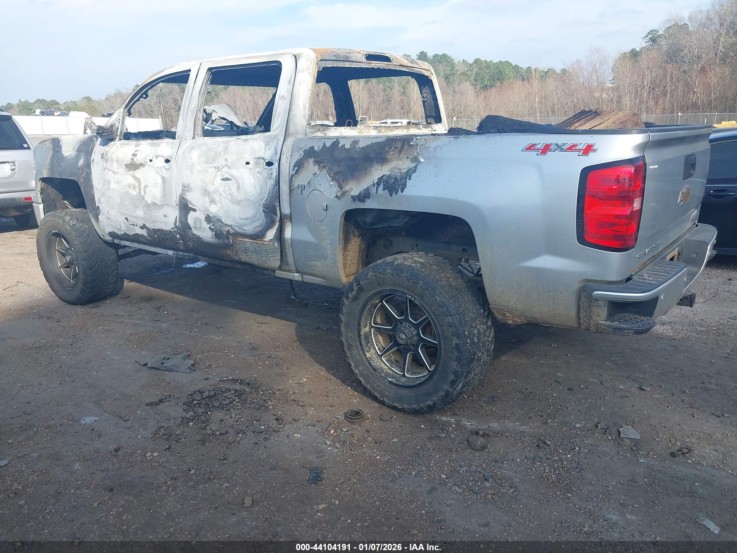 CHEVROLET SILVERADO image 3