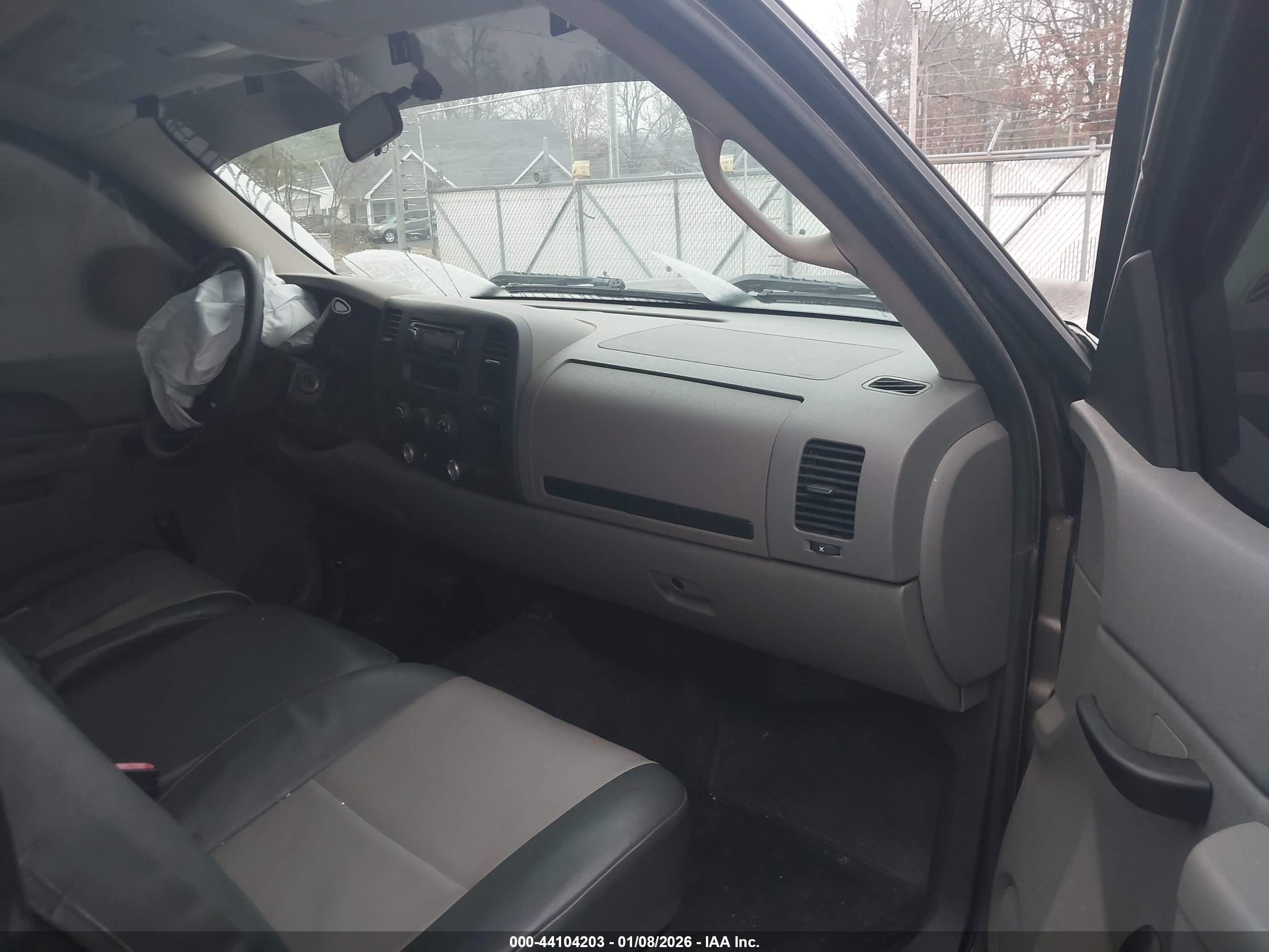 CHEVROLET SILVERADO image 5