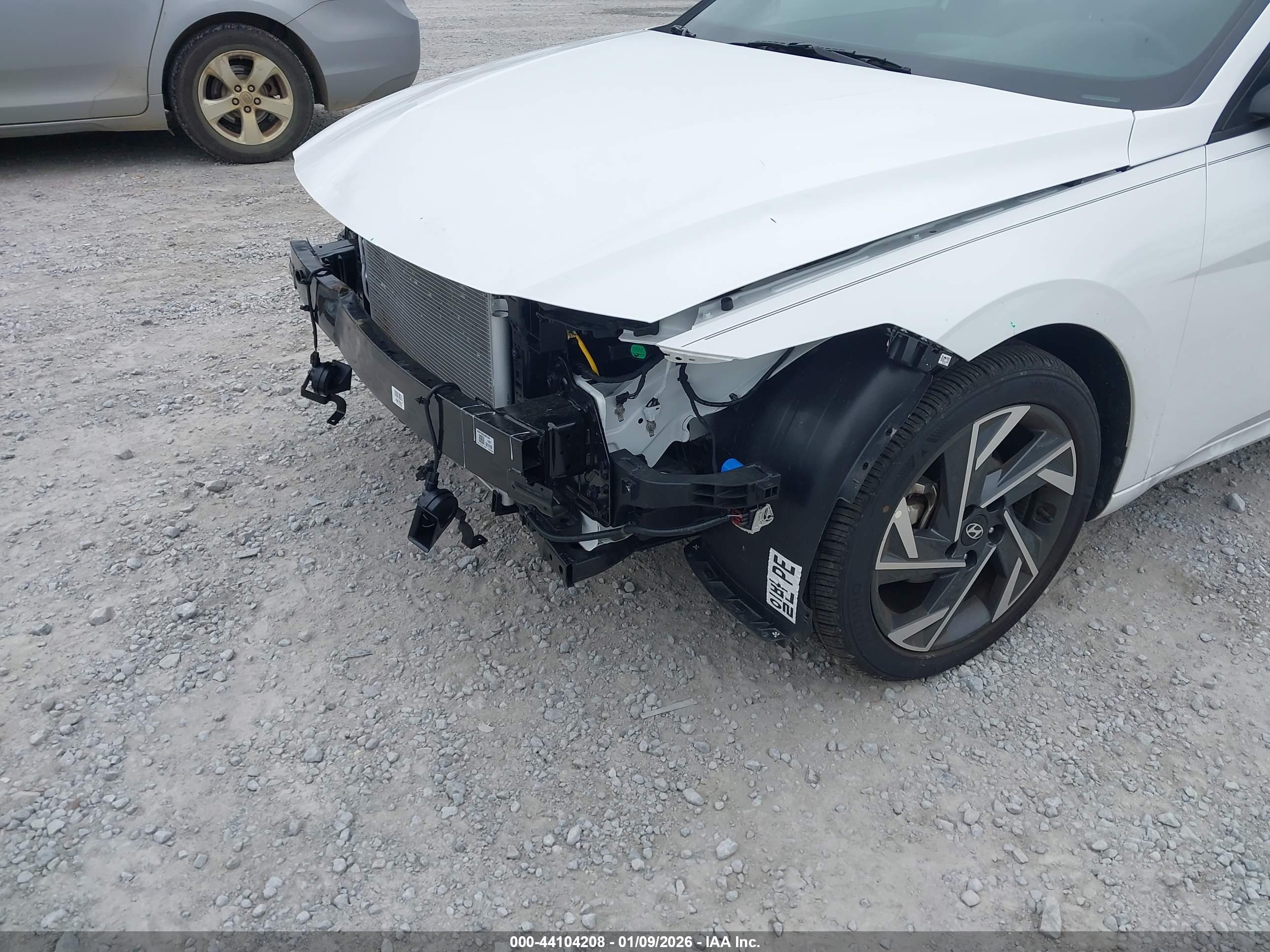 HYUNDAI ELANTRA image 6