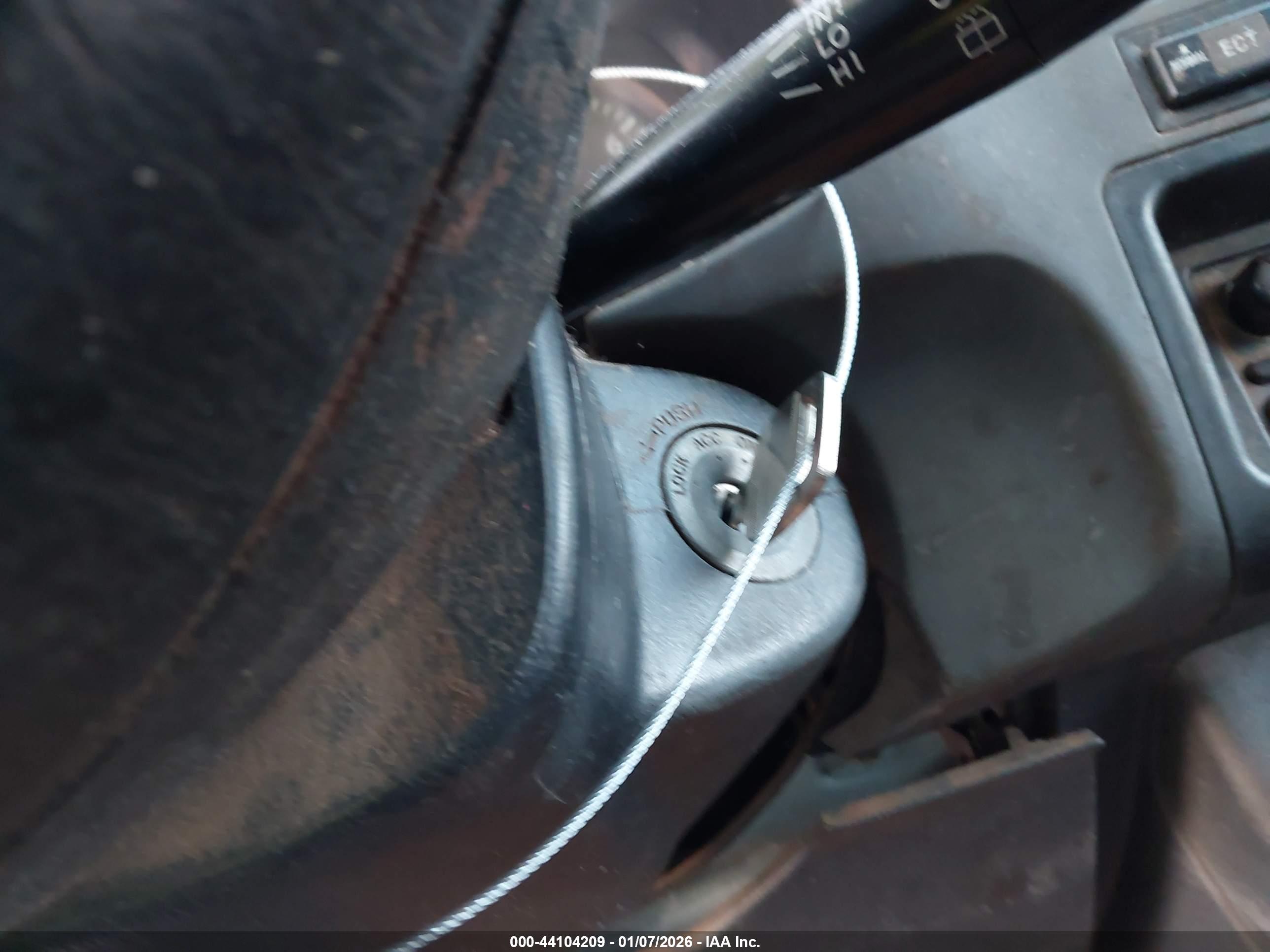 TOYOTA RAV4 image 11