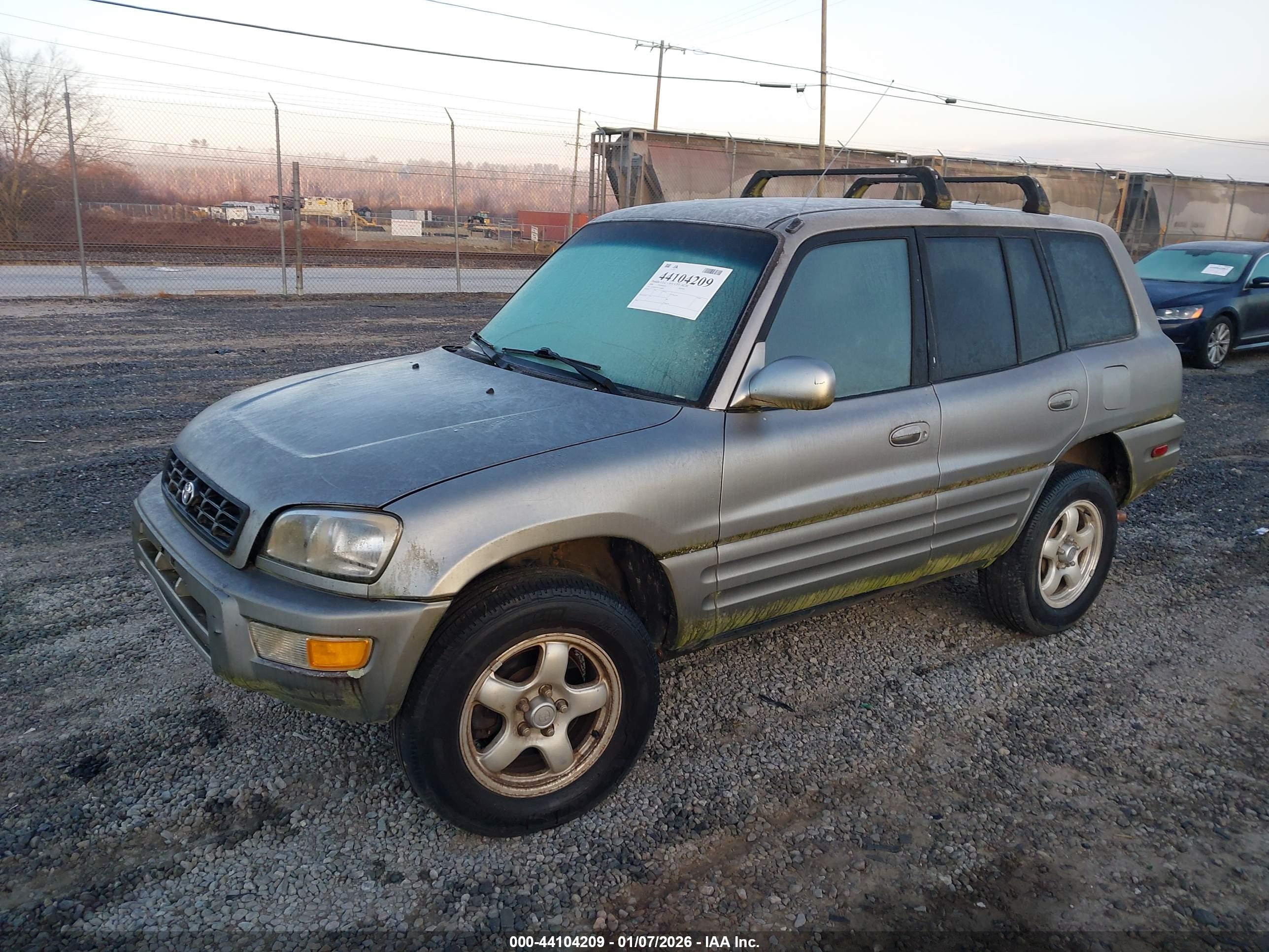 TOYOTA RAV4 image 2