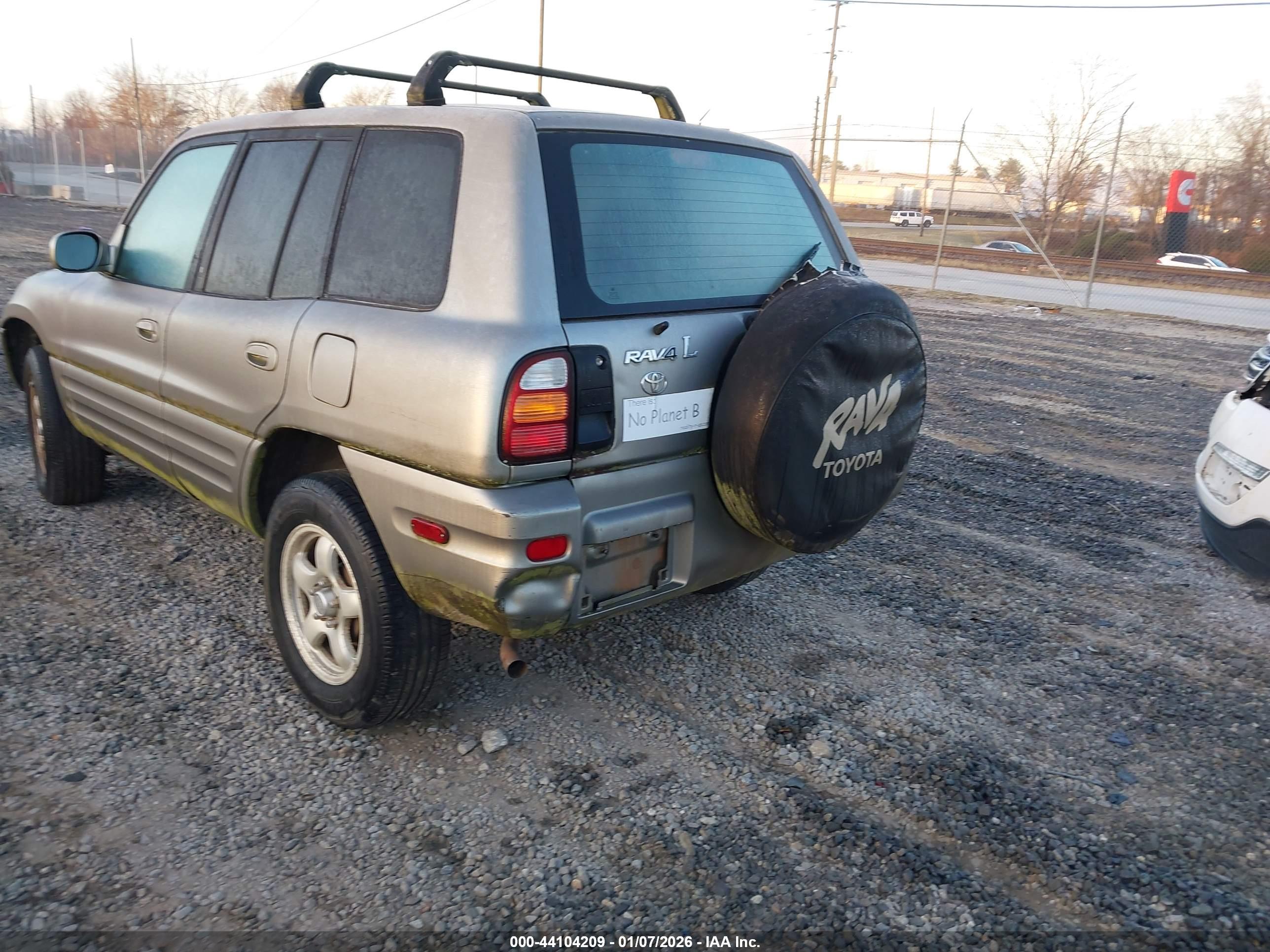 TOYOTA RAV4 image 3