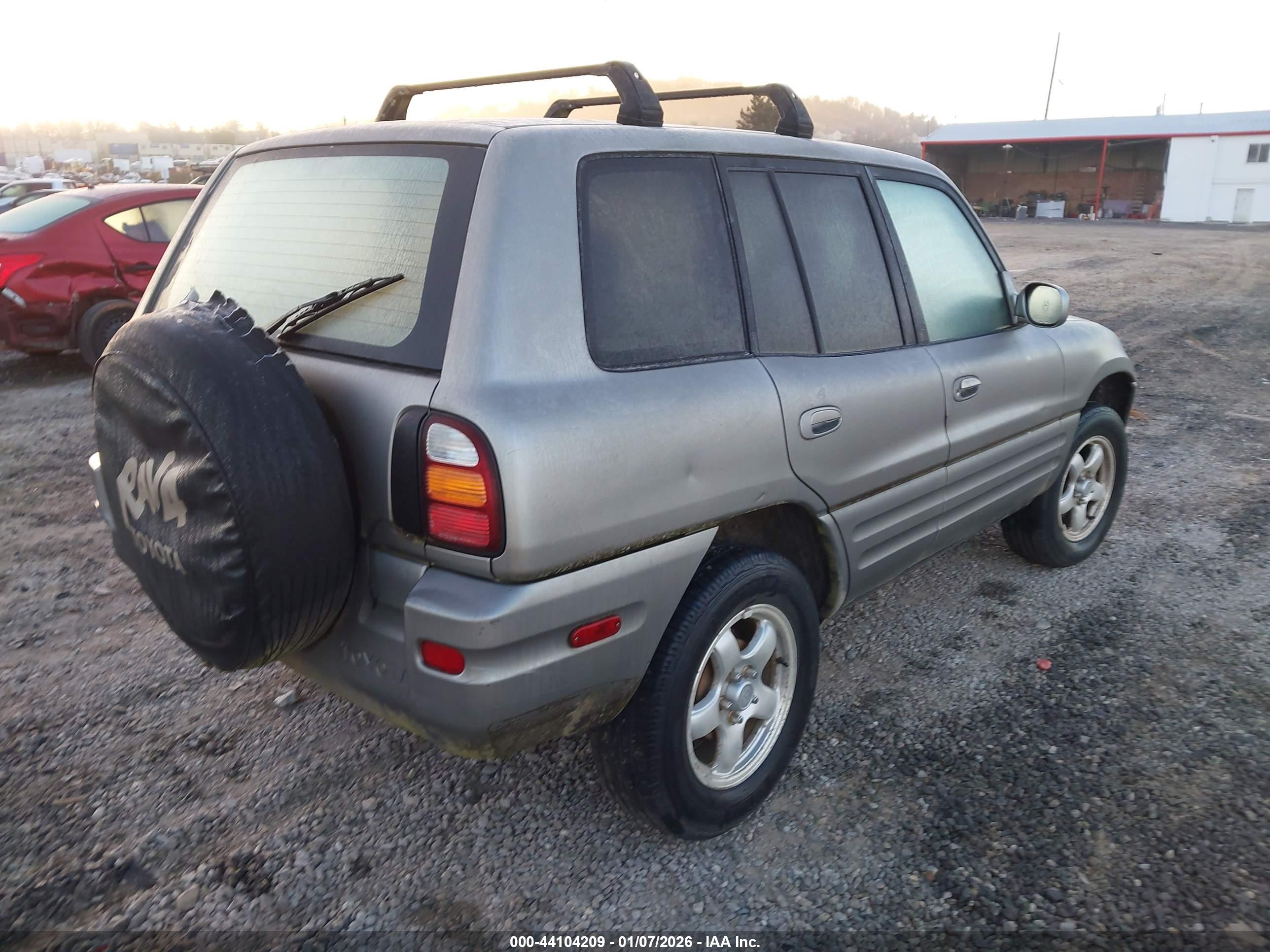 TOYOTA RAV4 image 4