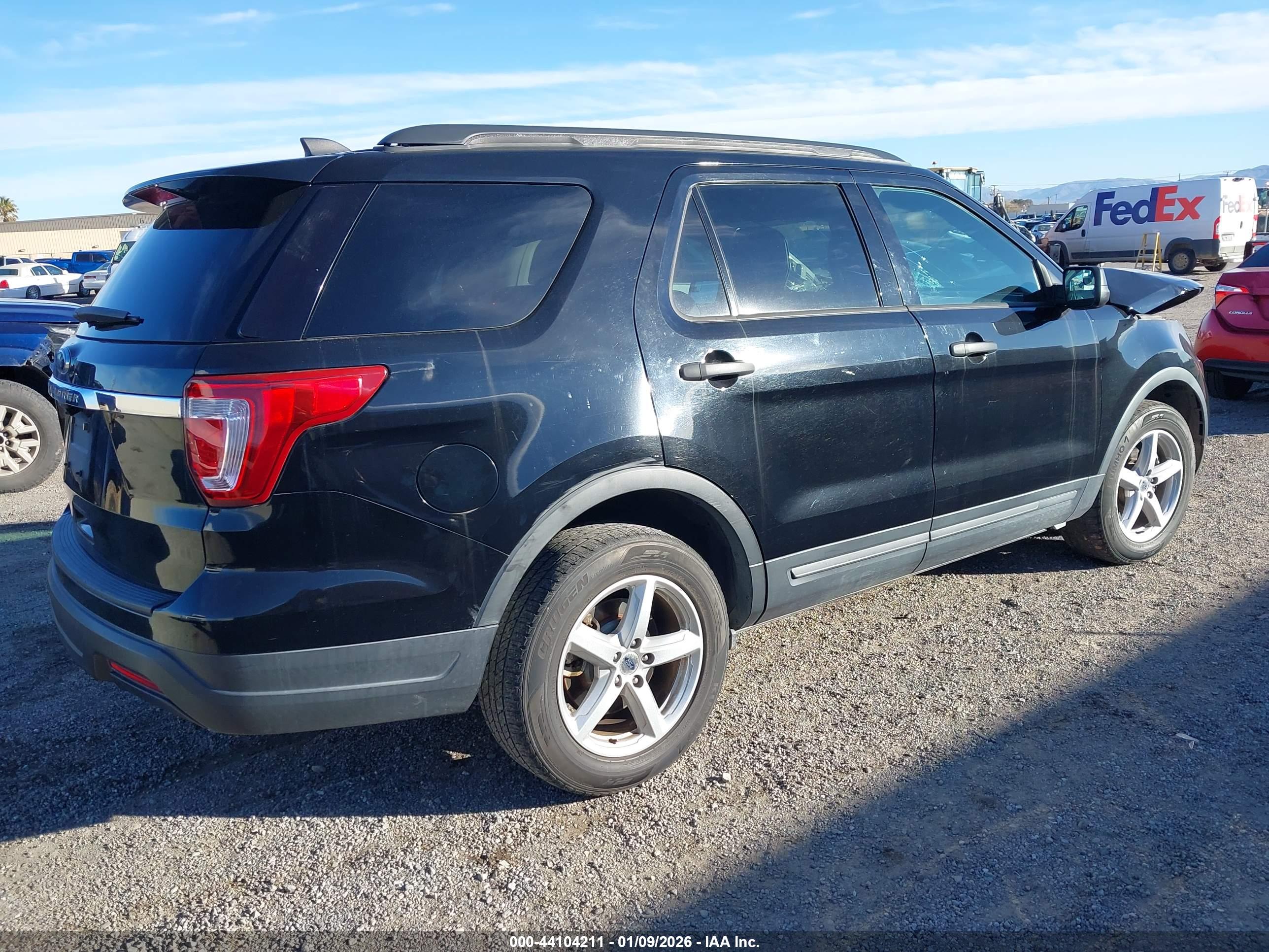 FORD EXPLORER image 4