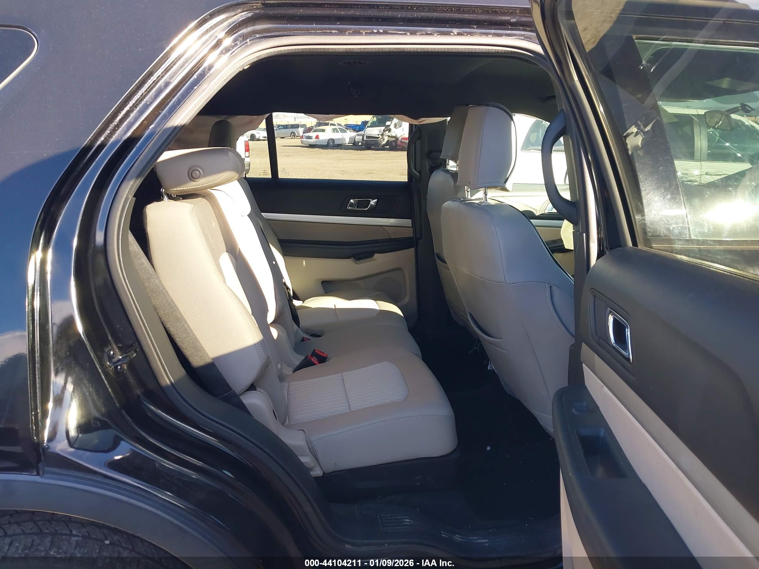 FORD EXPLORER image 8