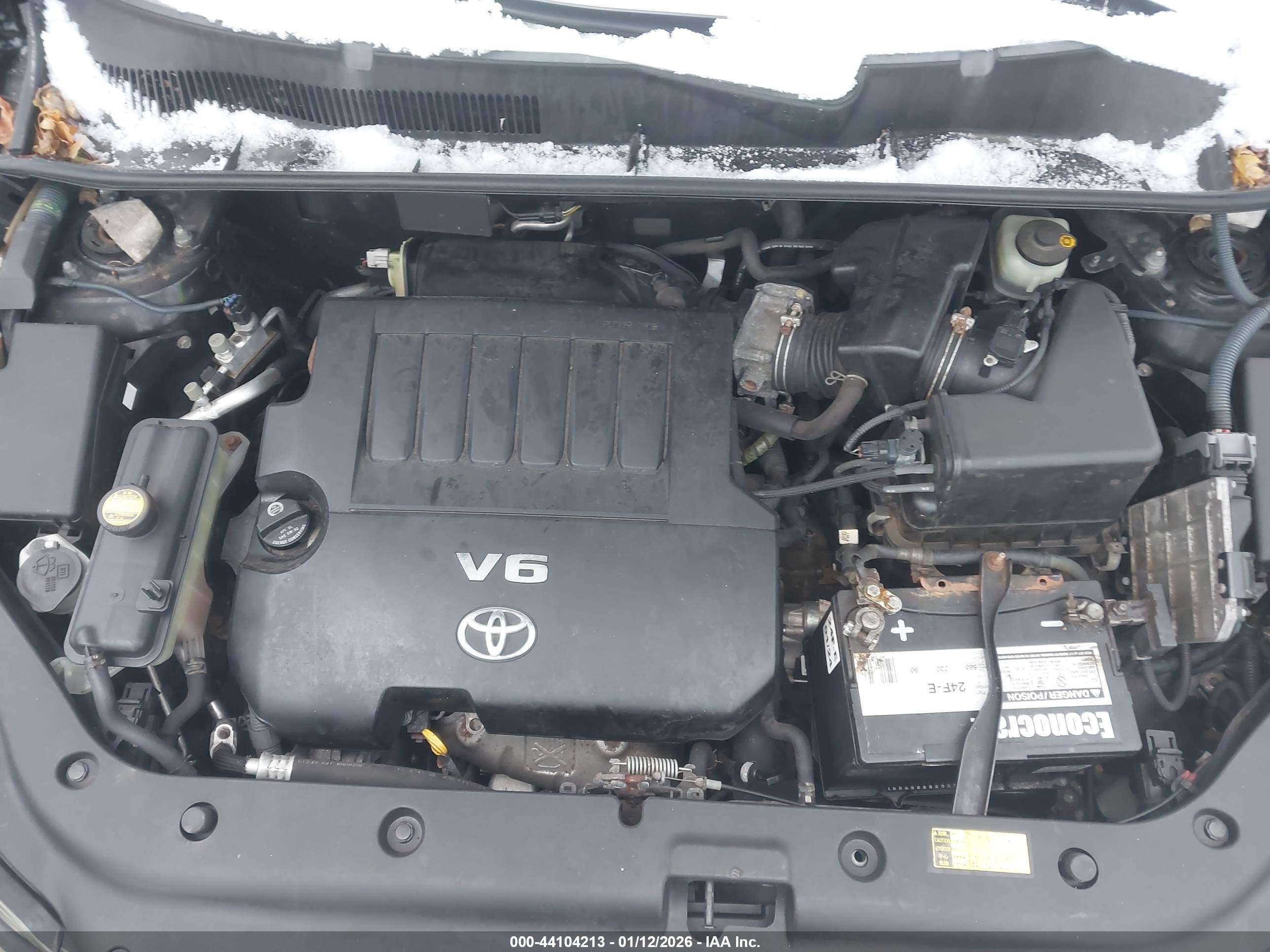 TOYOTA RAV4 image 10