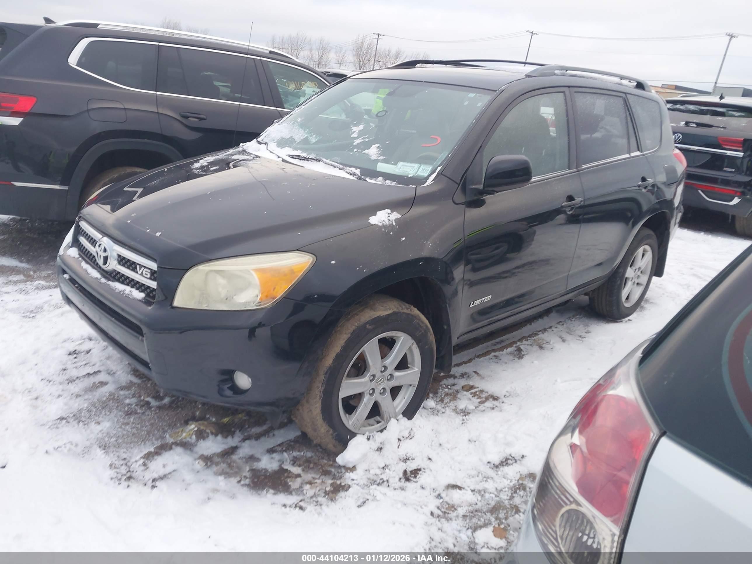 TOYOTA RAV4 image 2
