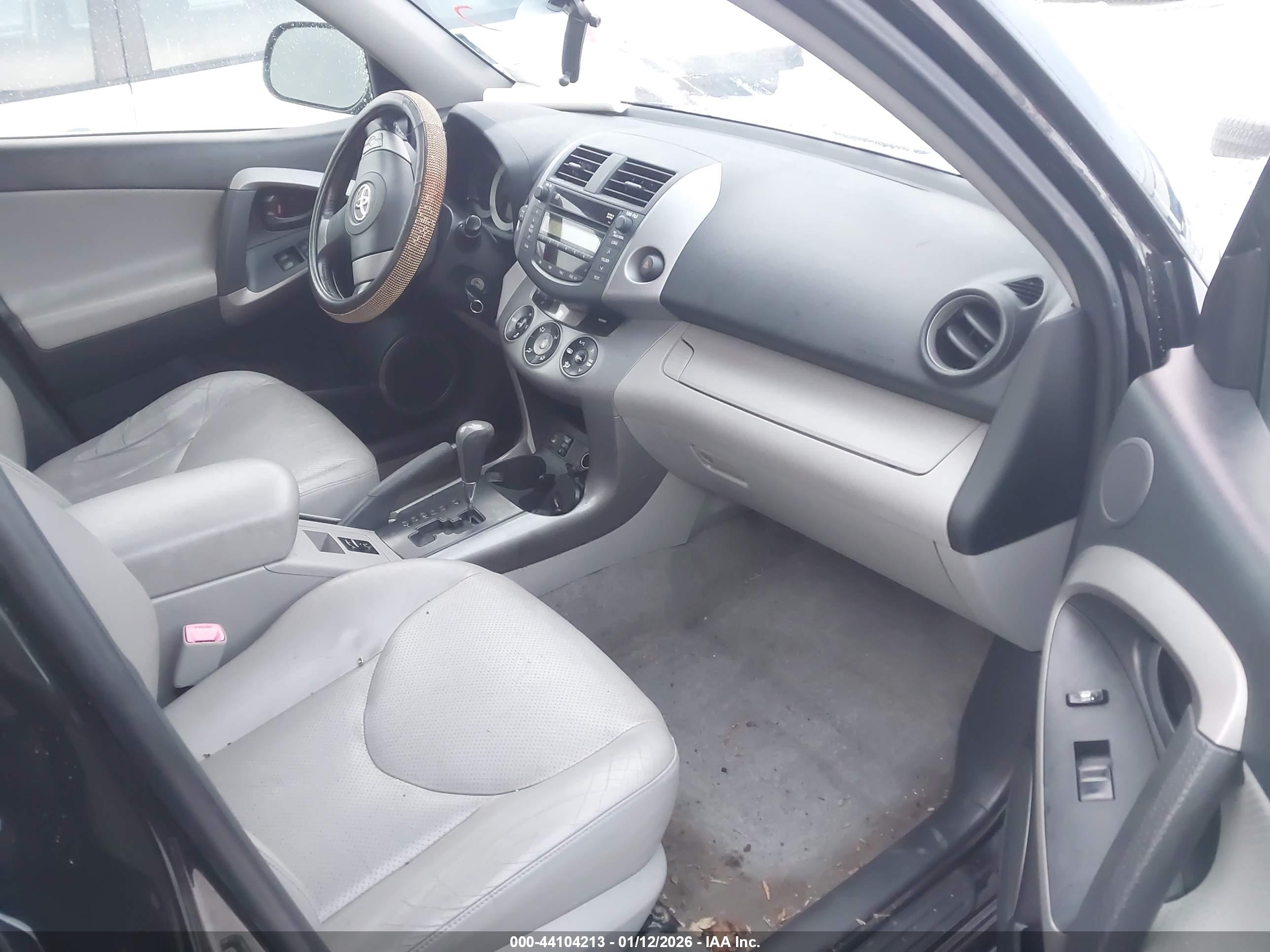TOYOTA RAV4 image 5