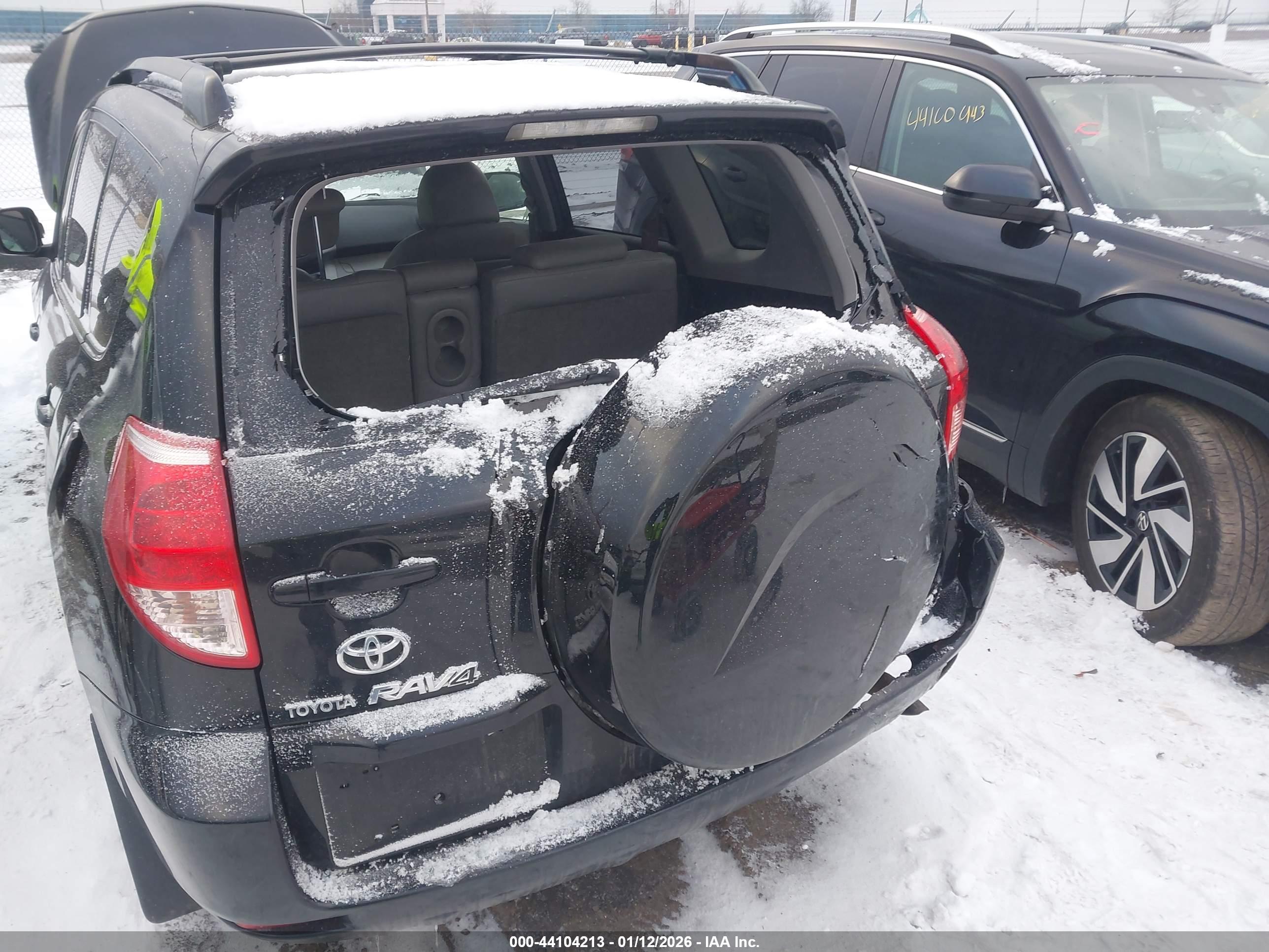 TOYOTA RAV4 image 6