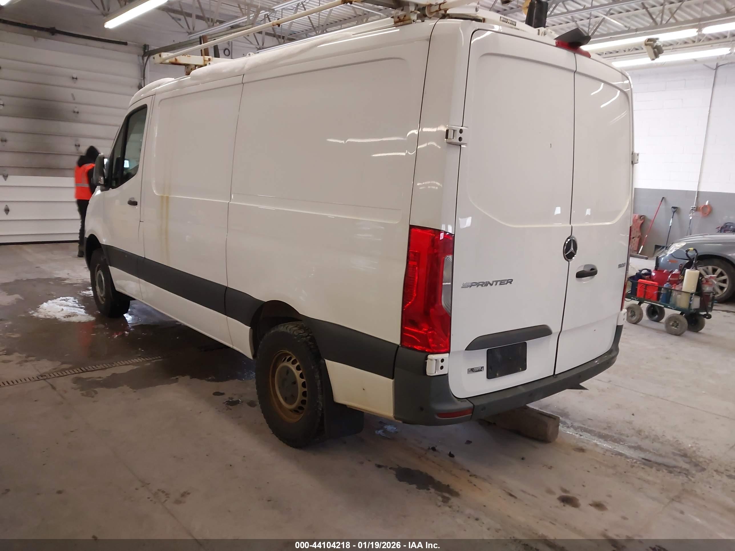 MERCEDES-BENZ SPRINTER image 3