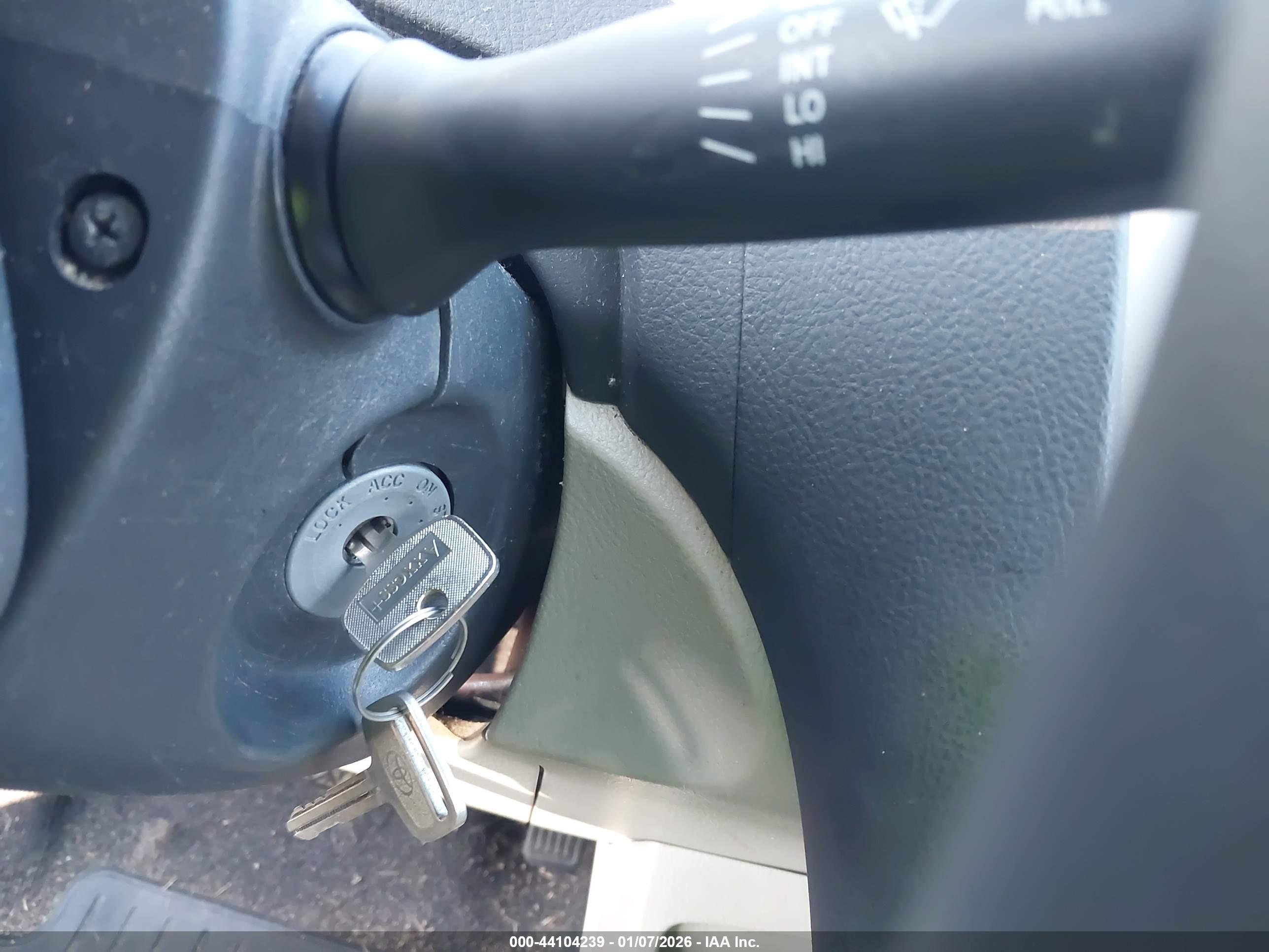 TOYOTA YARIS image 11