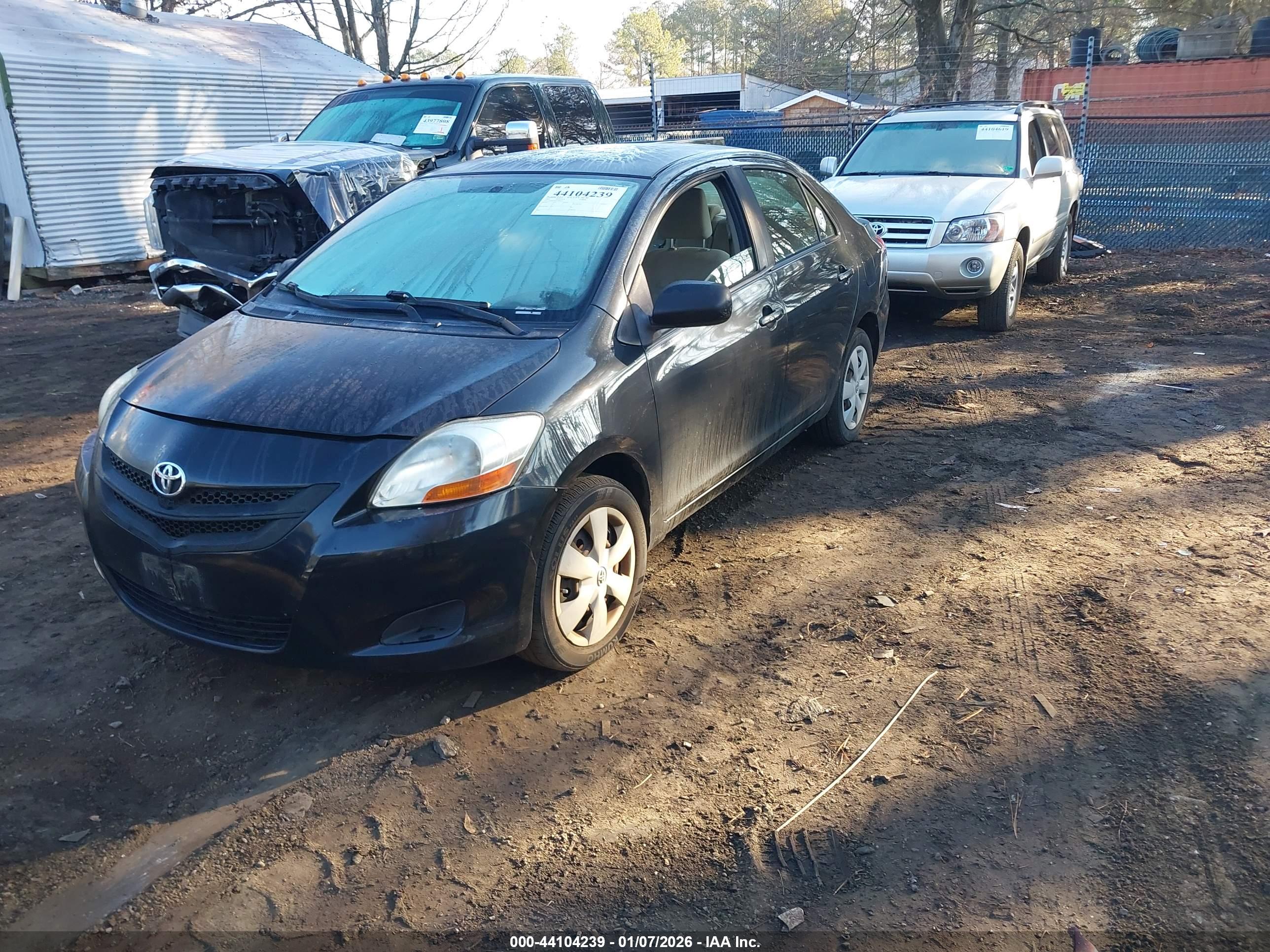 TOYOTA YARIS image 2