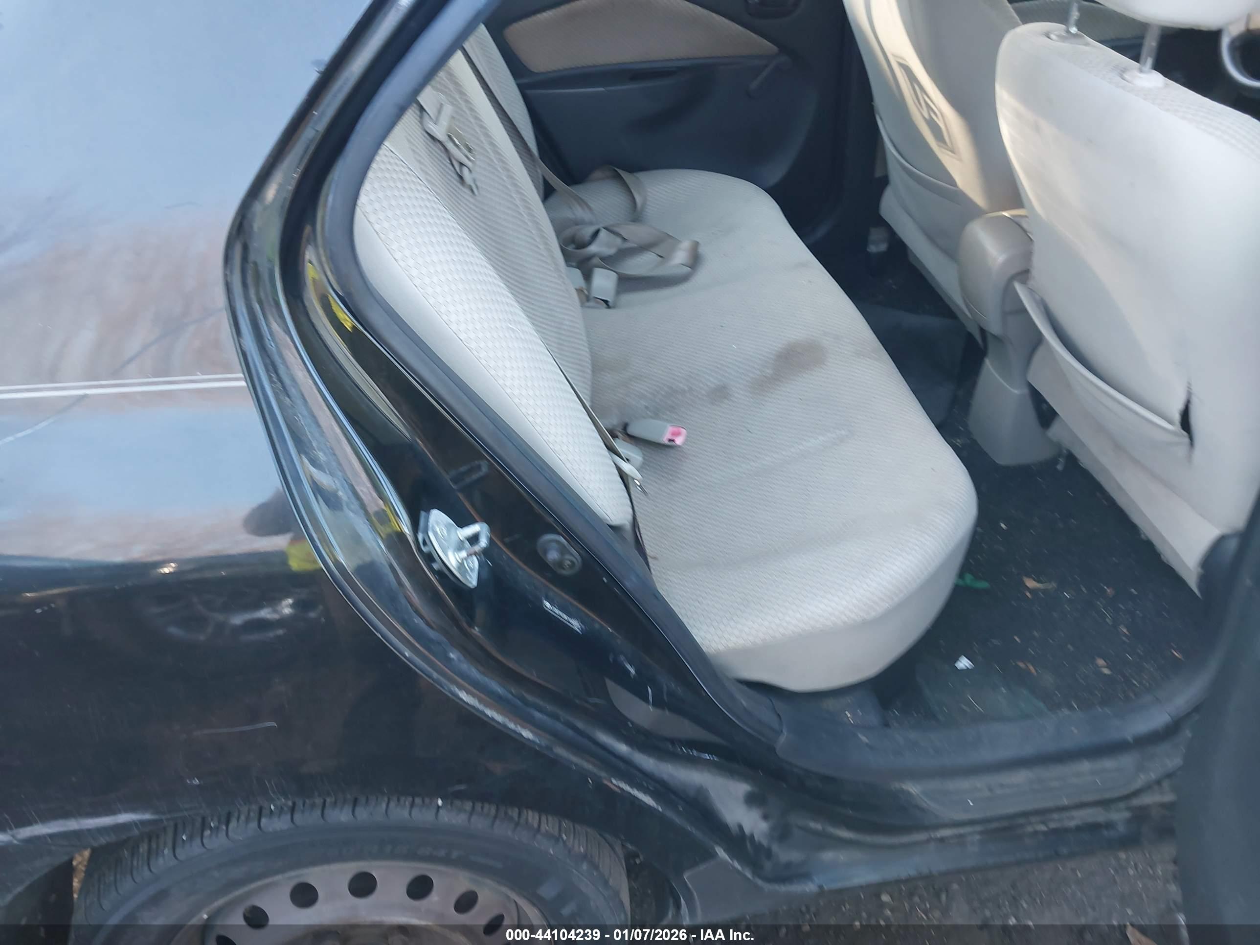 TOYOTA YARIS image 8