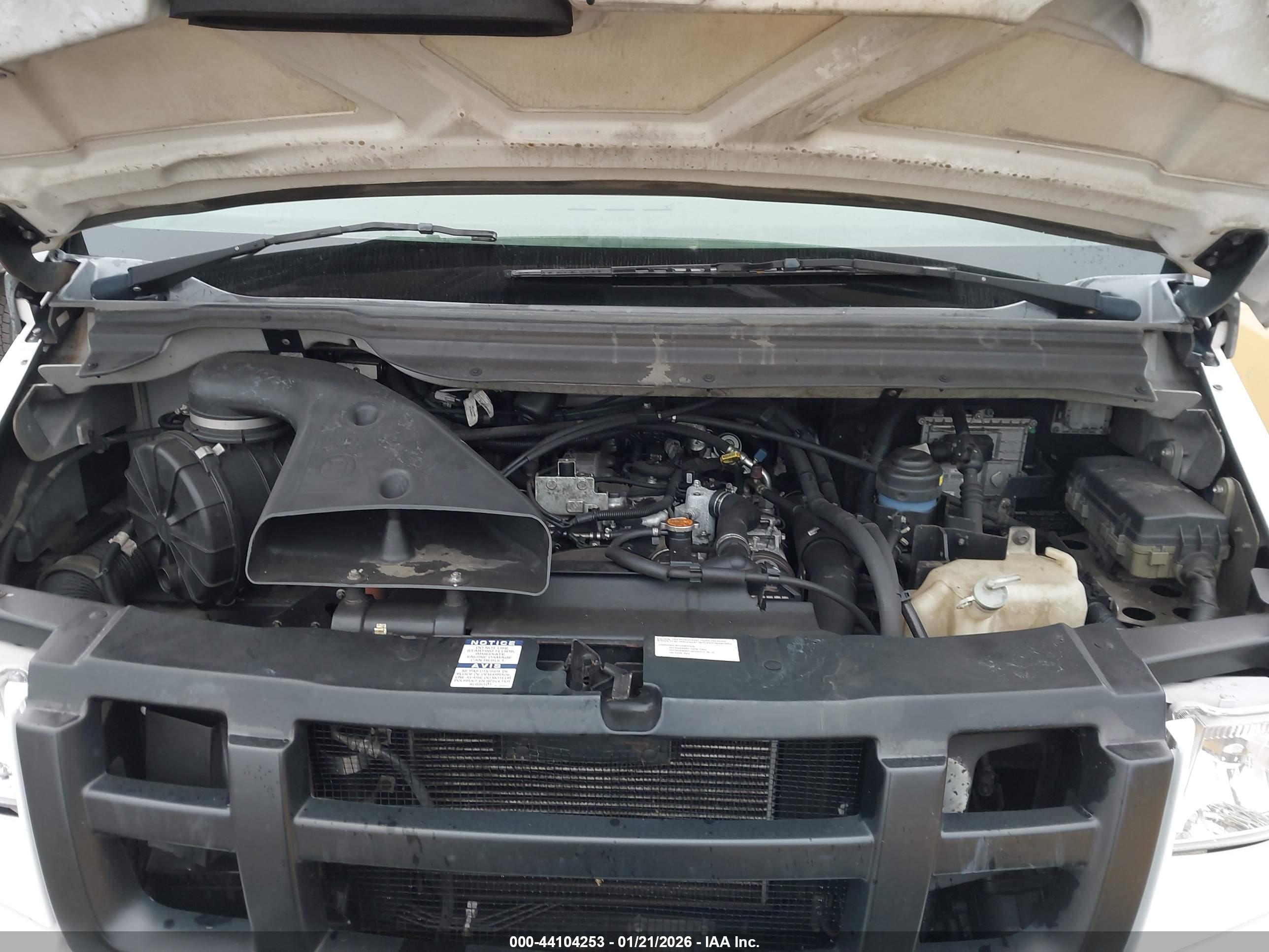 ISUZU COMMERCIAL image 10