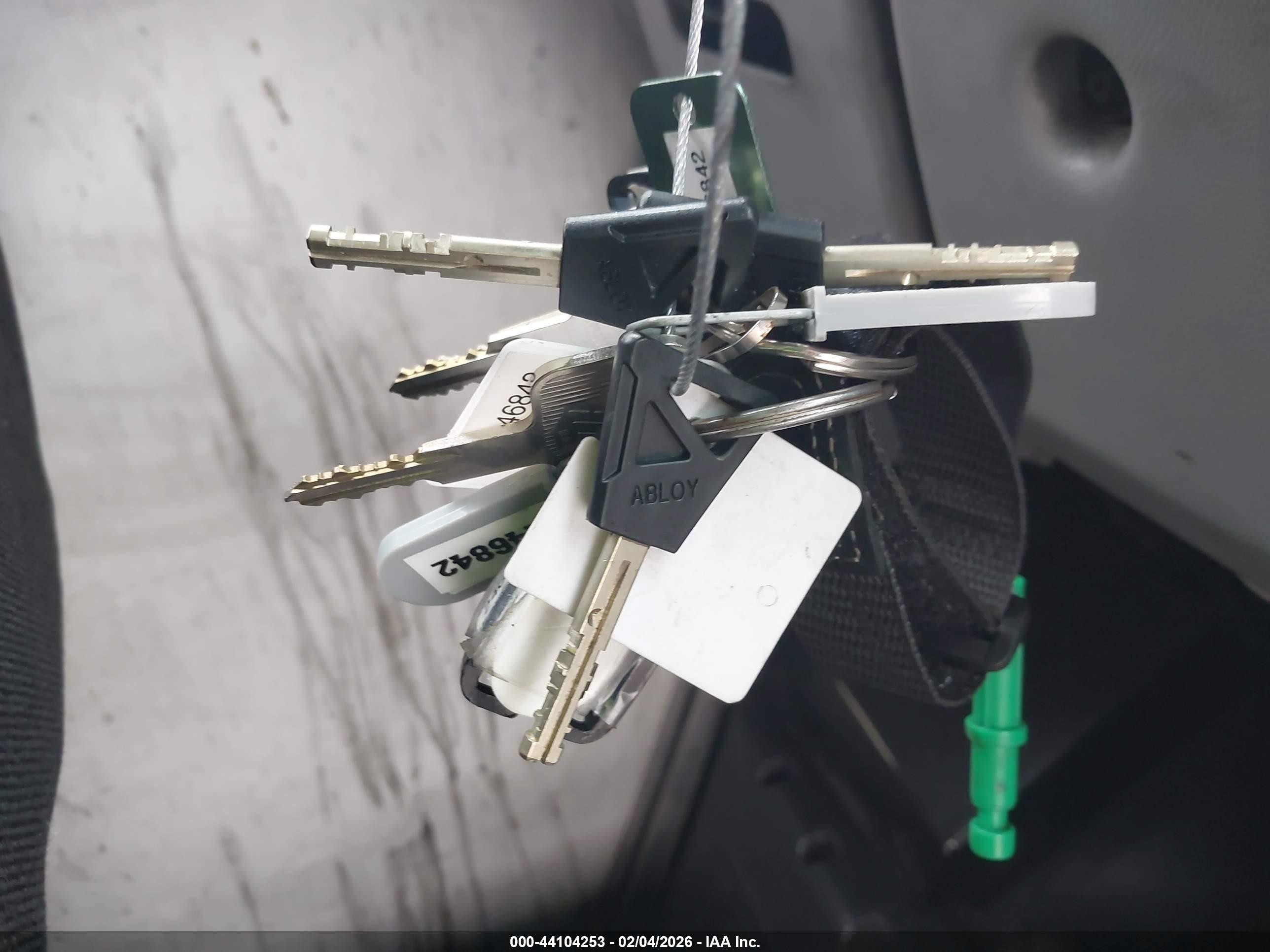 ISUZU COMMERCIAL image 11