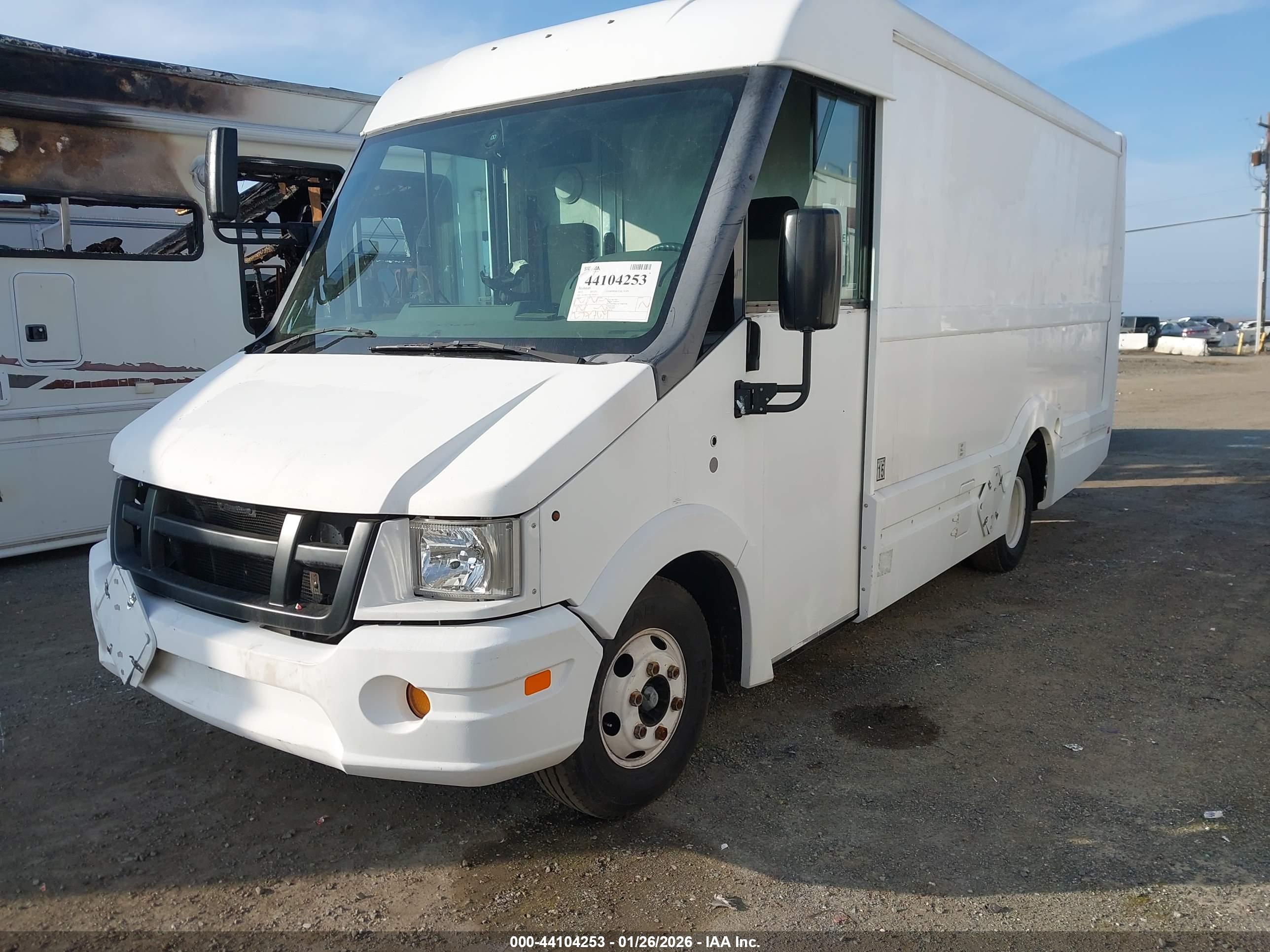 ISUZU COMMERCIAL image 2