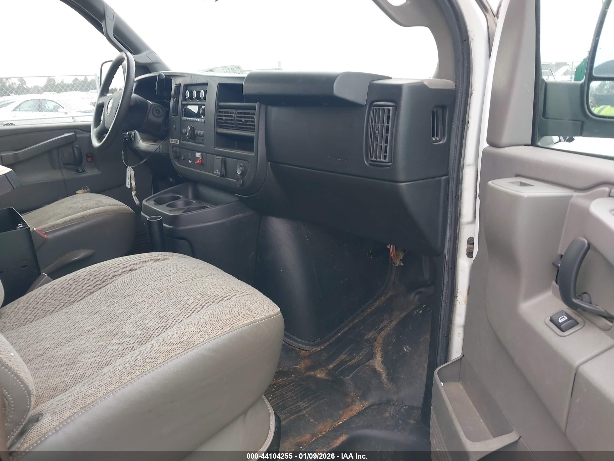 CHEVROLET EXPRESS image 5