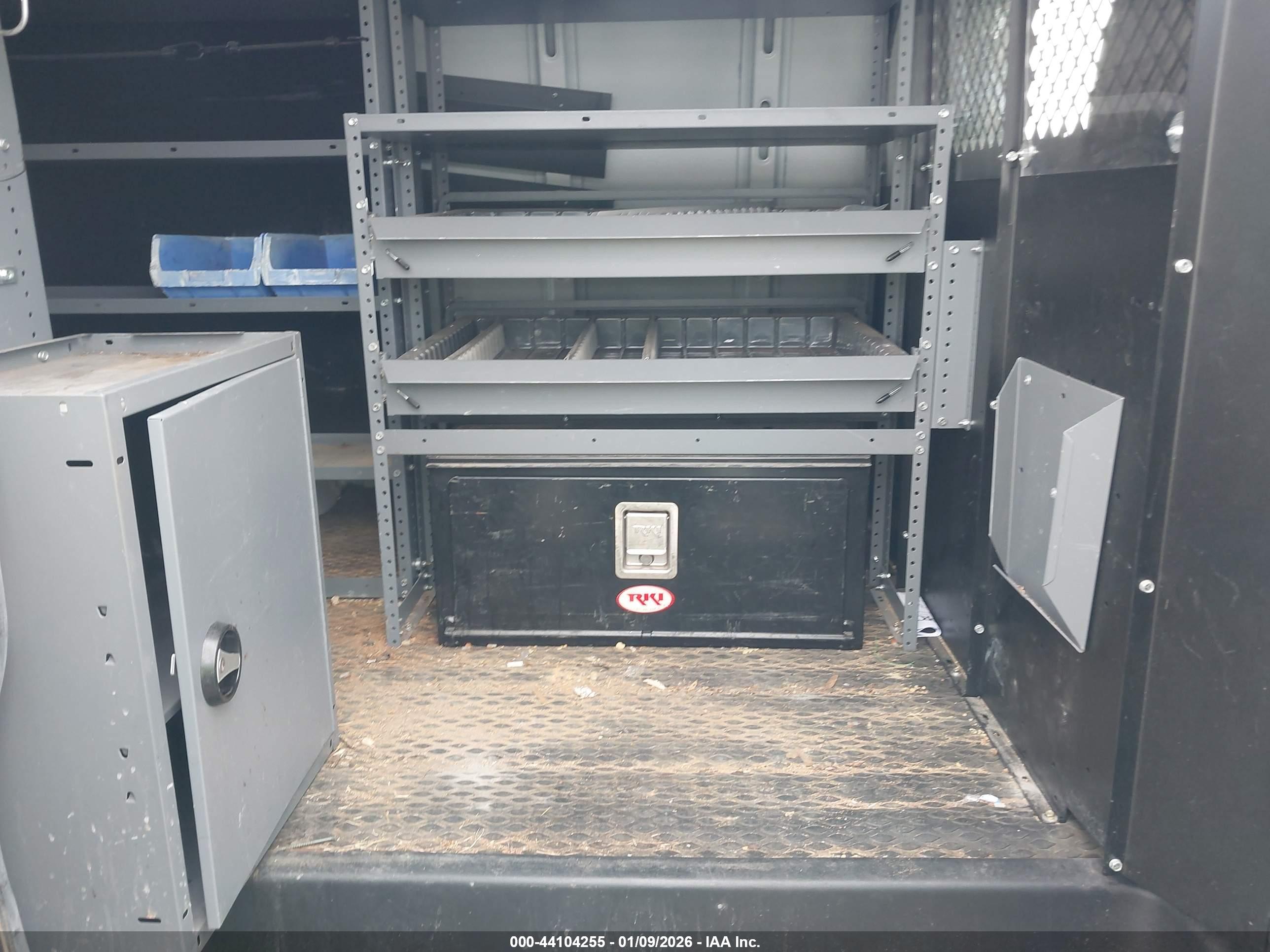 CHEVROLET EXPRESS image 8