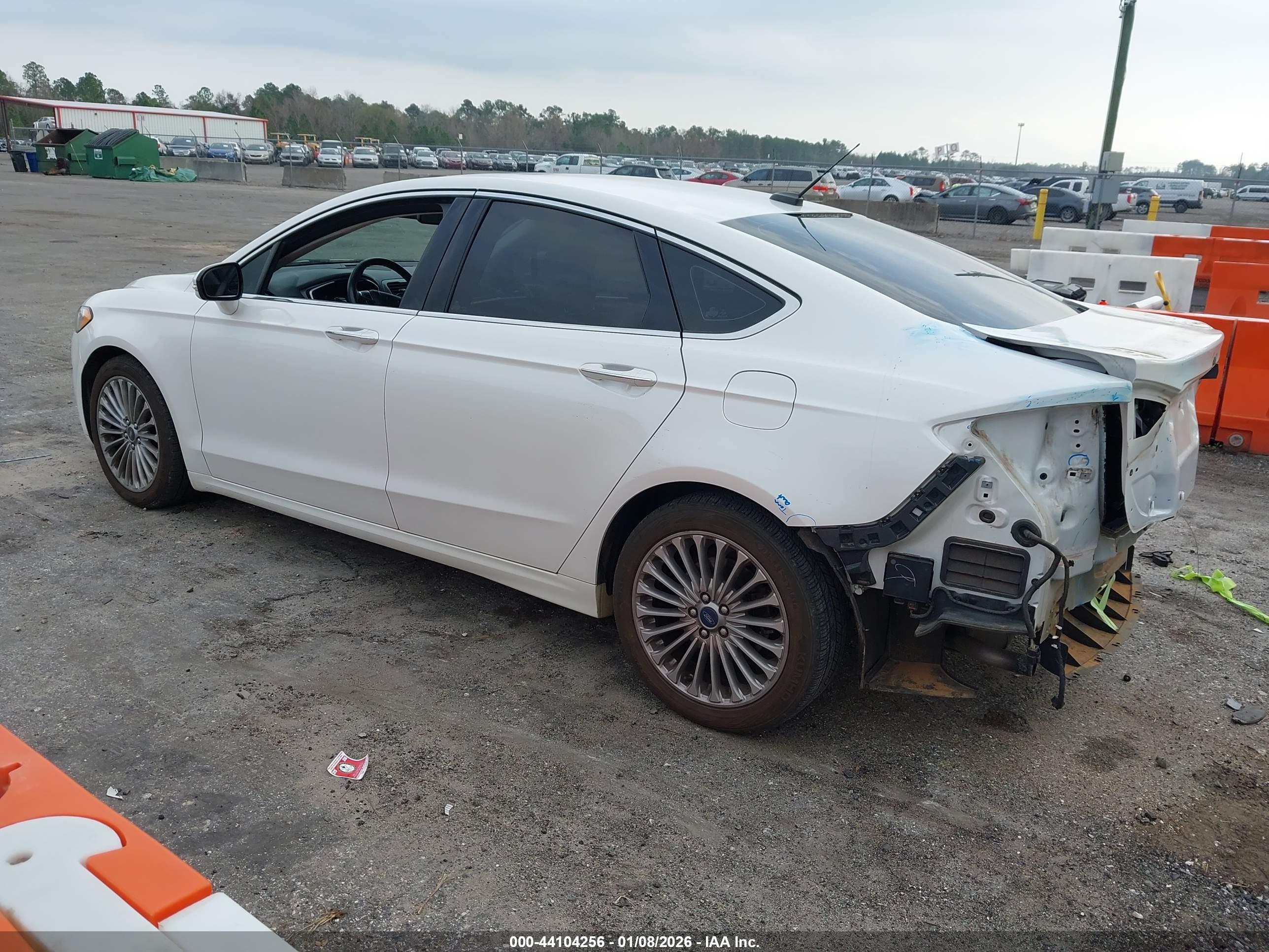 FORD FUSION image 3