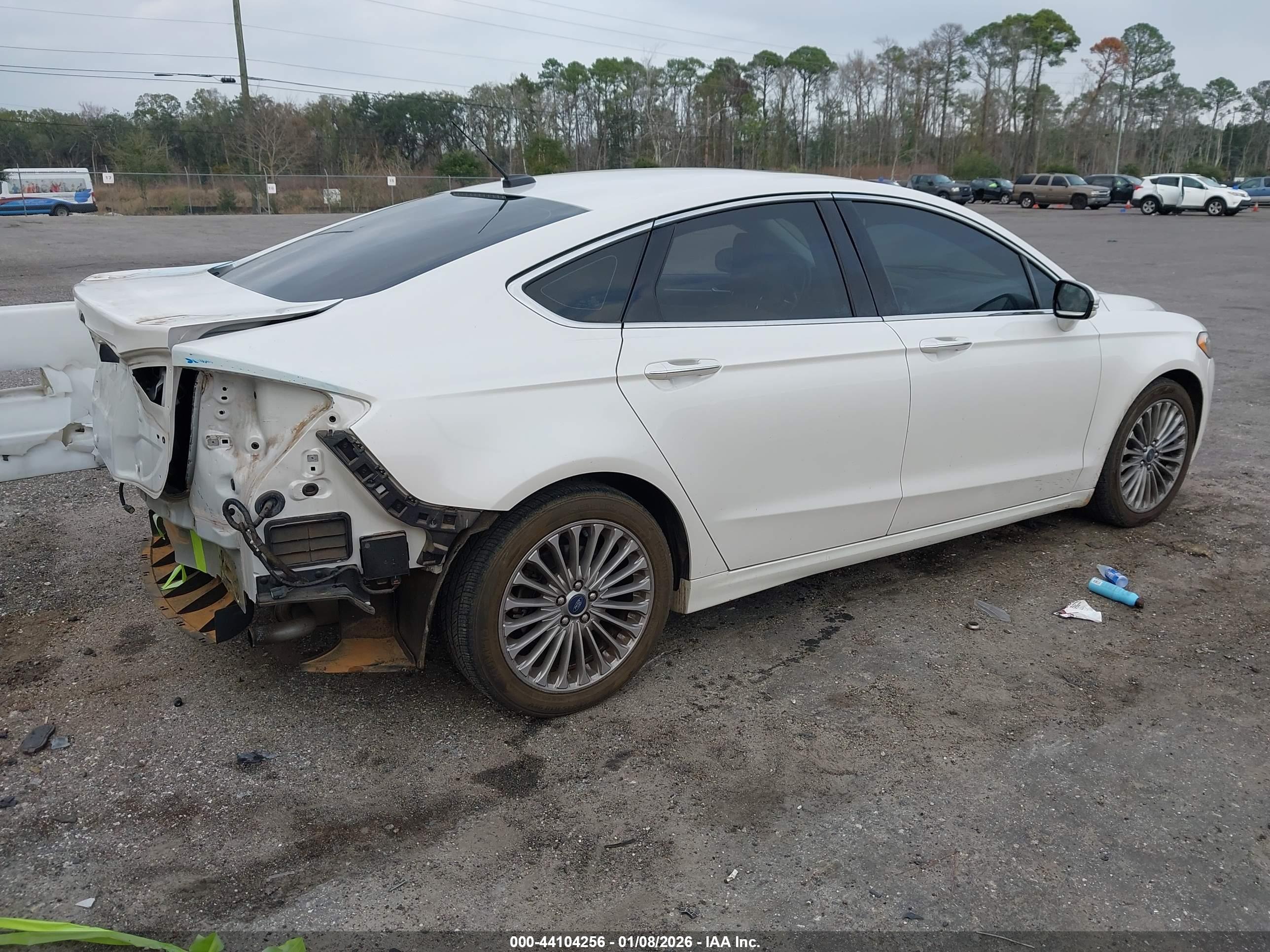 FORD FUSION image 4