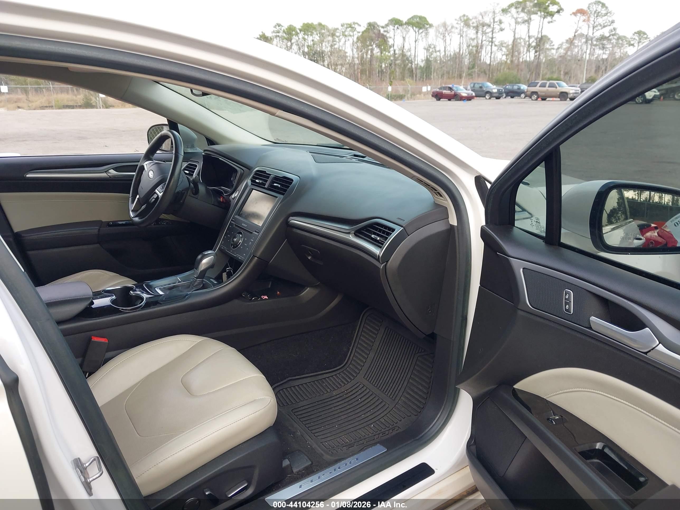 FORD FUSION image 5