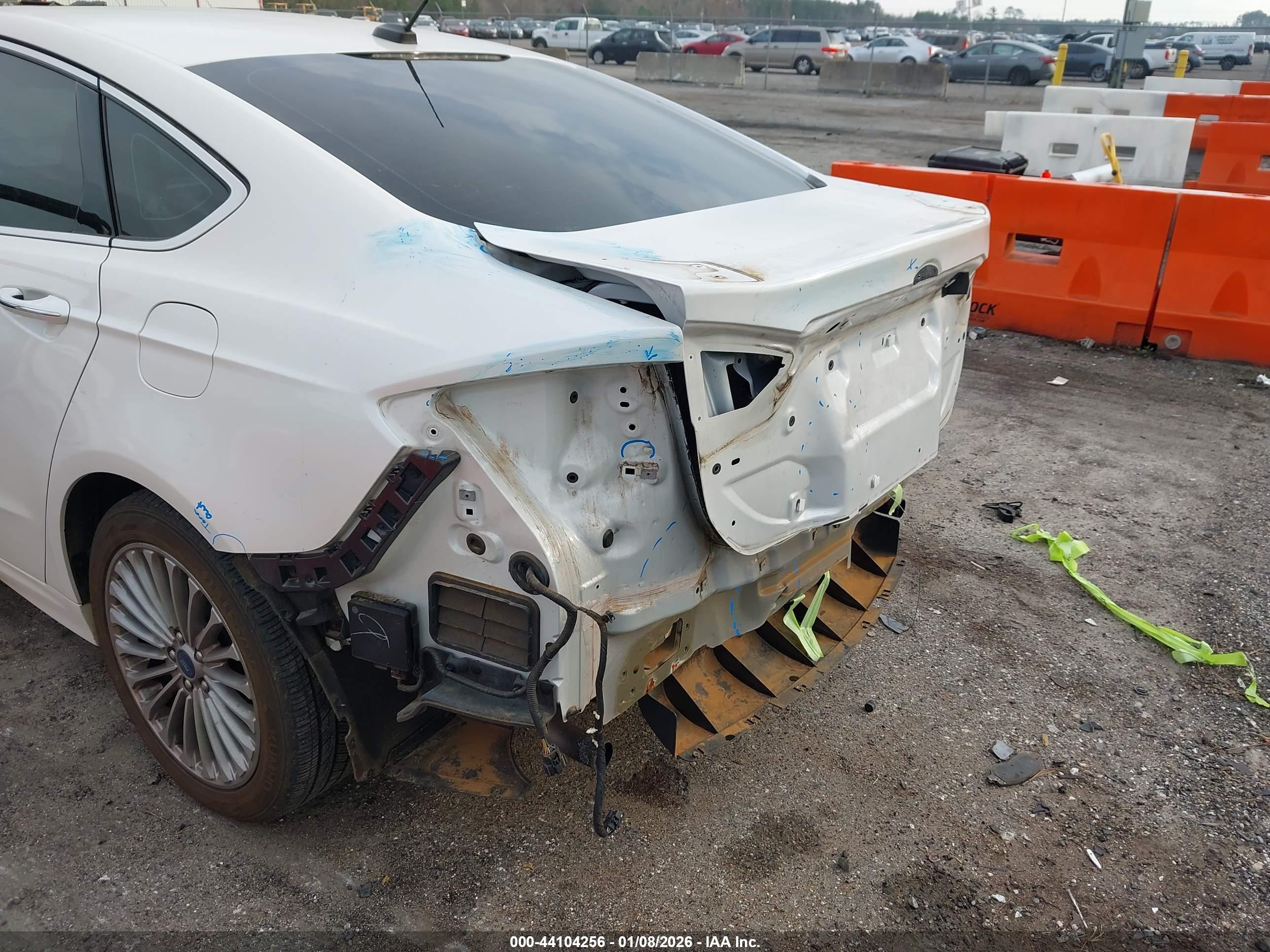 FORD FUSION image 6