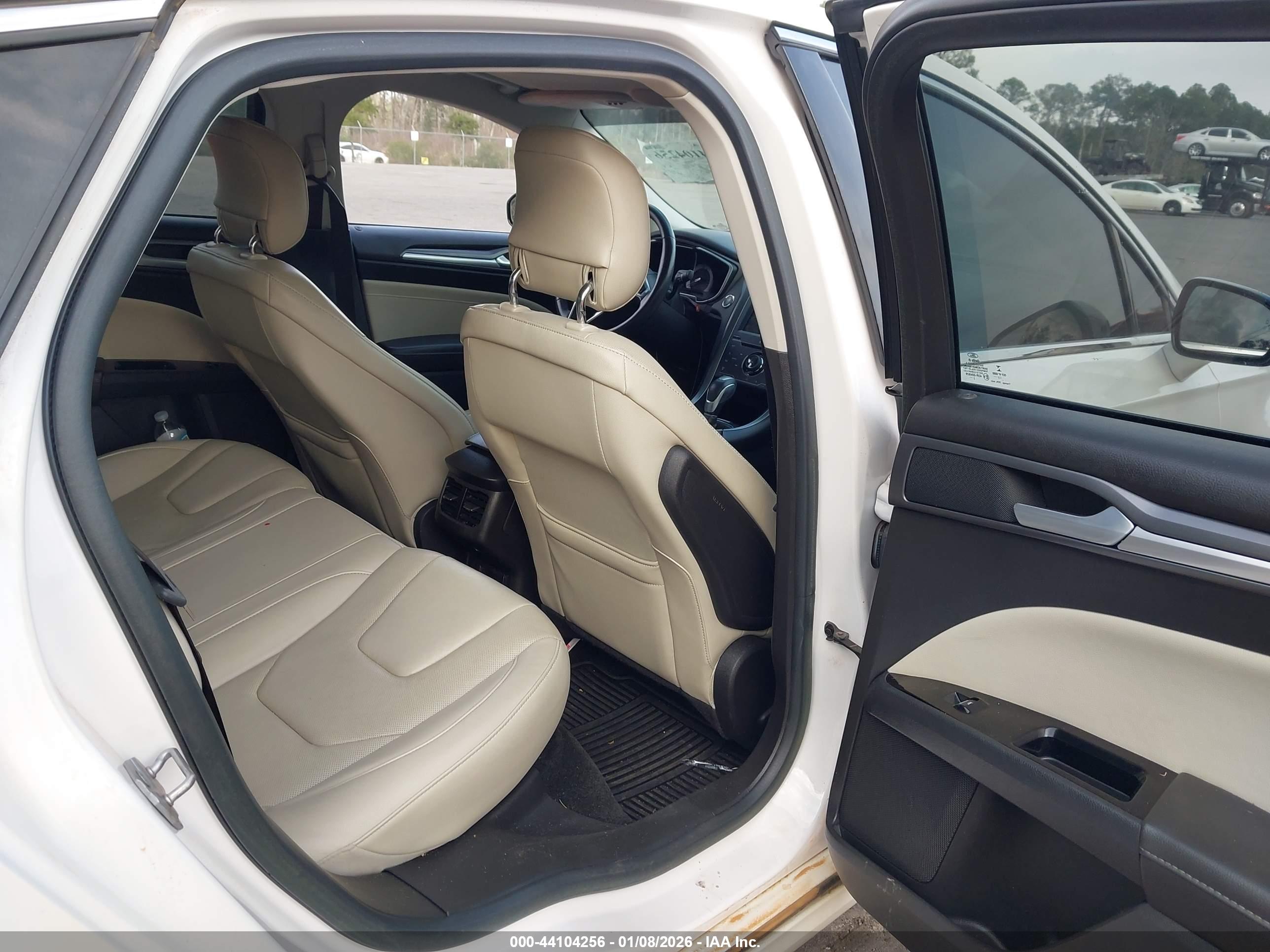 FORD FUSION image 8