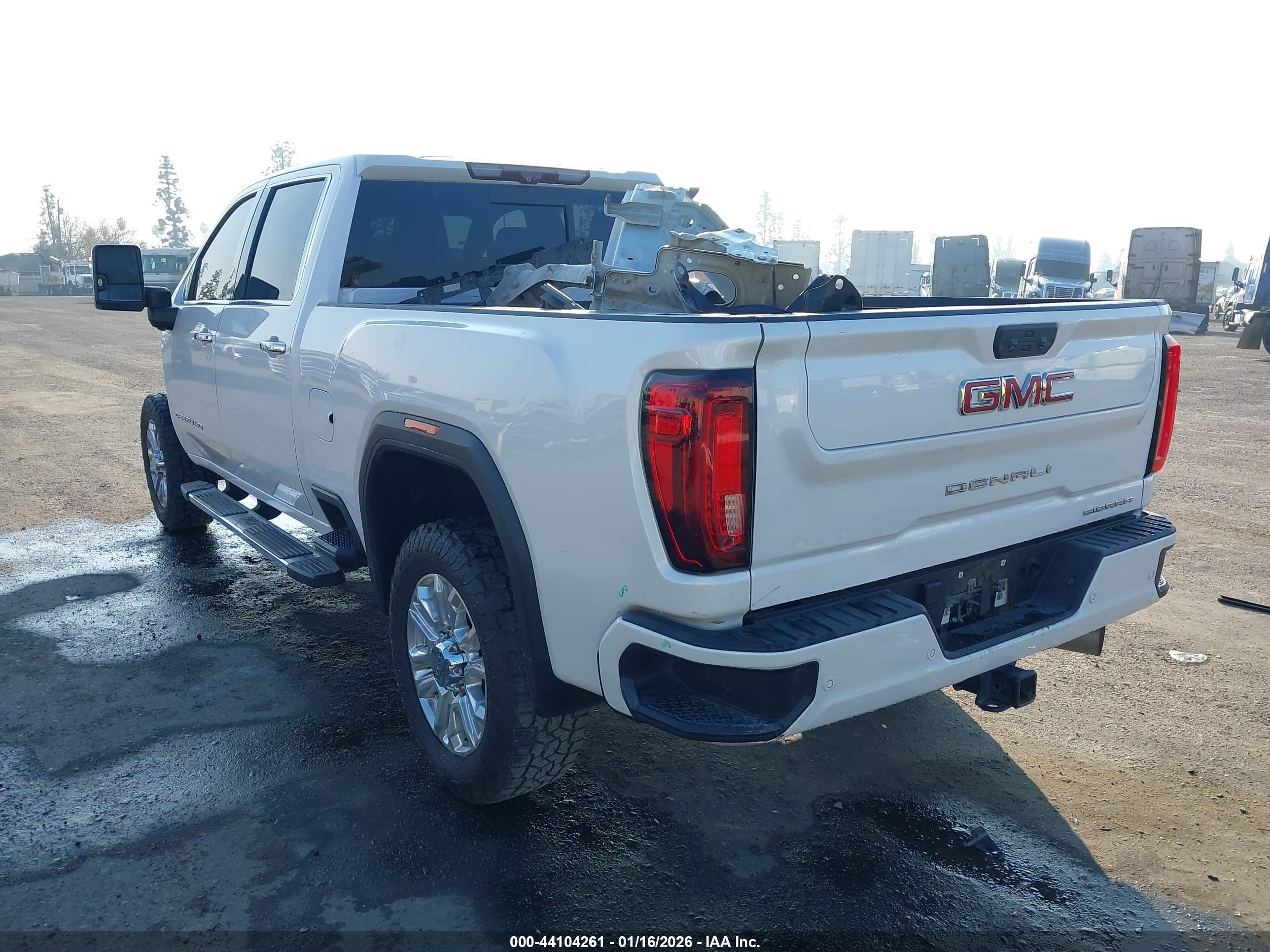 GMC SIERRA image 3