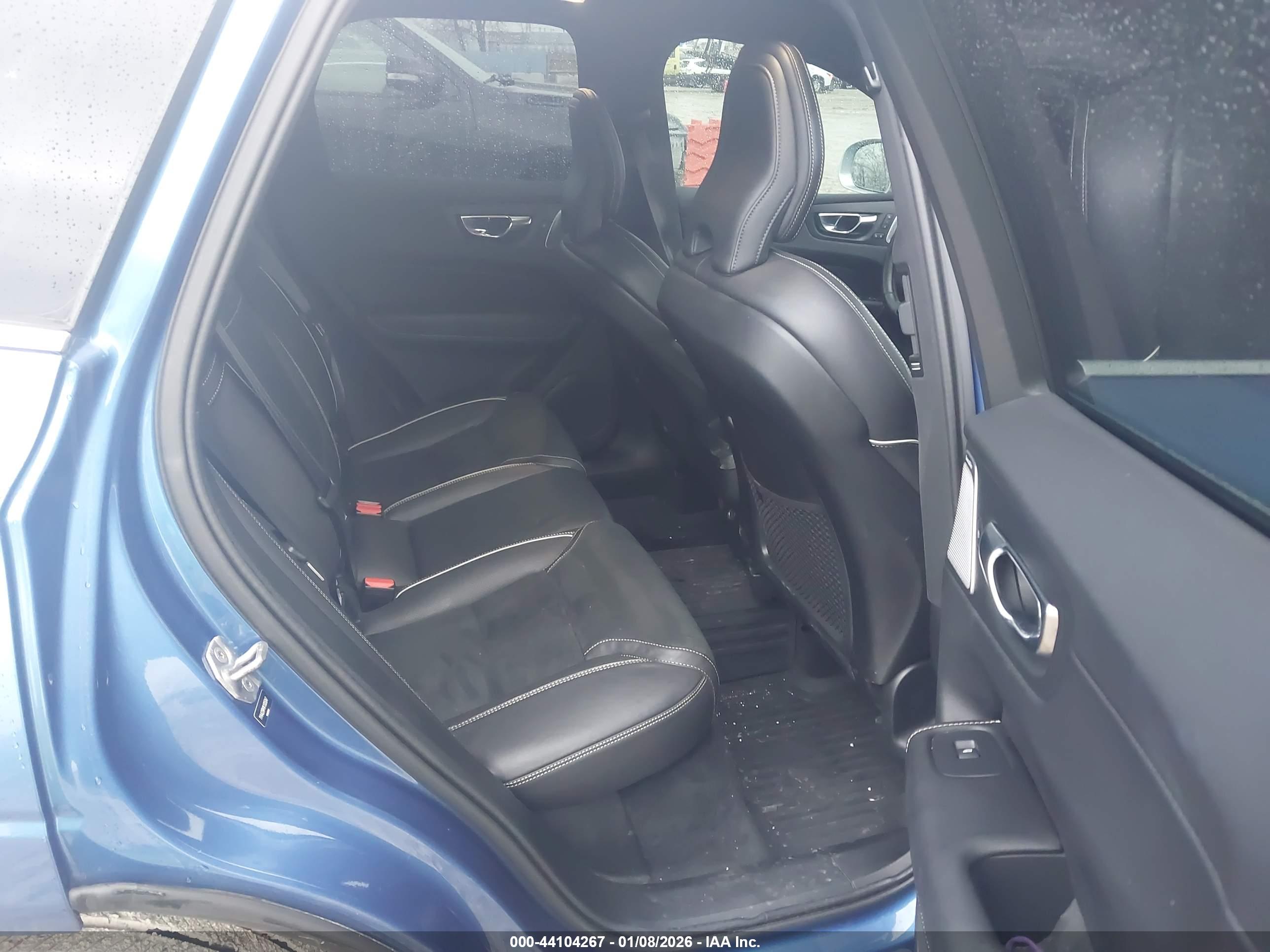 VOLVO XC60 image 8