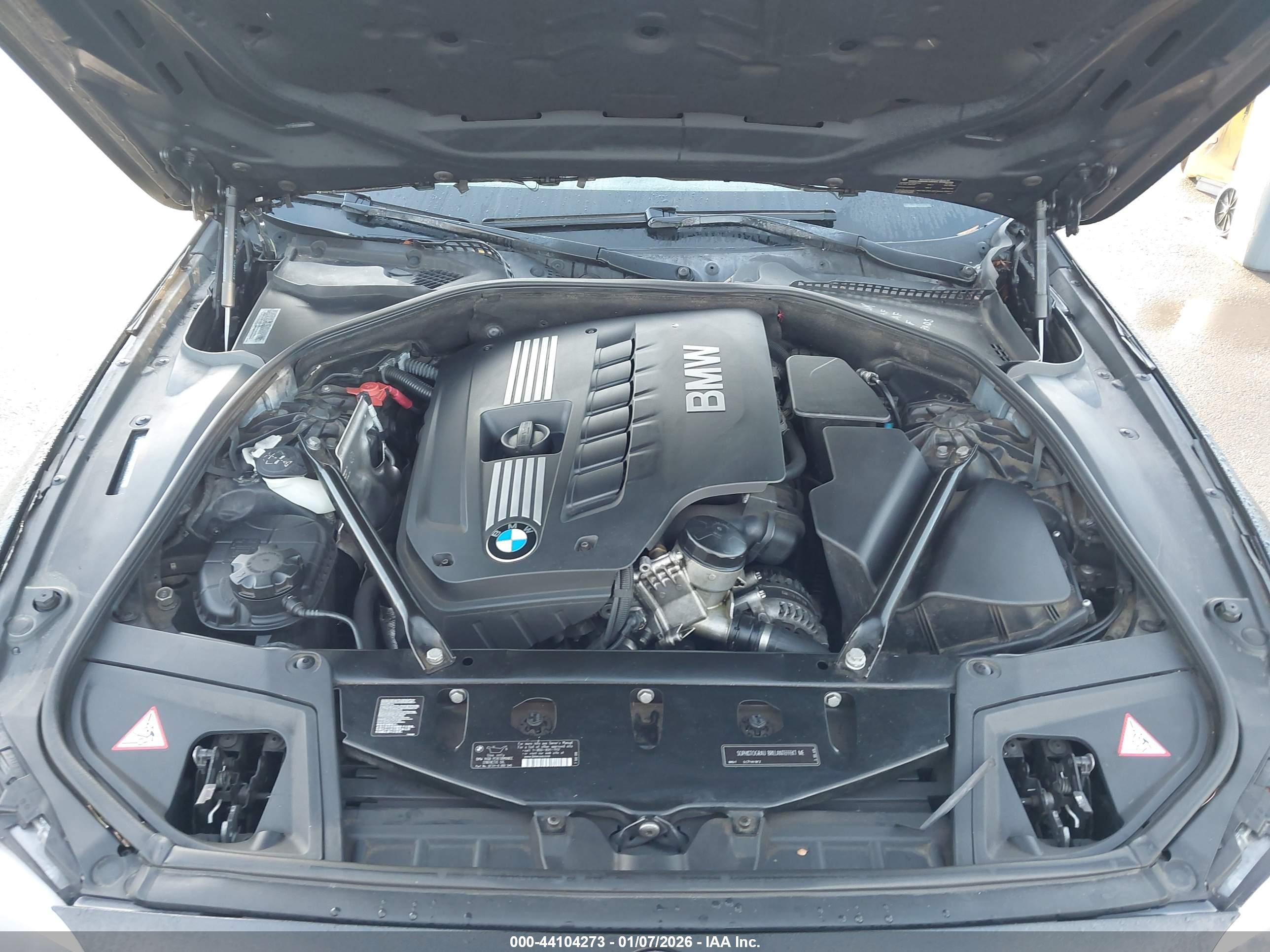 BMW 528I image 10